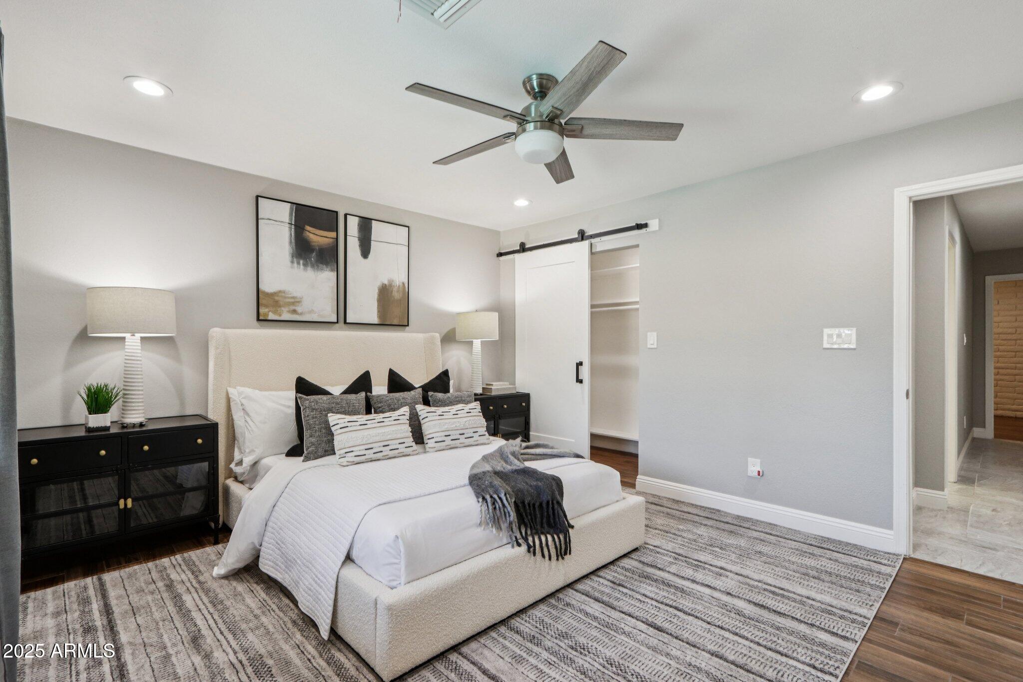 3830 E DESERT COVE Avenue