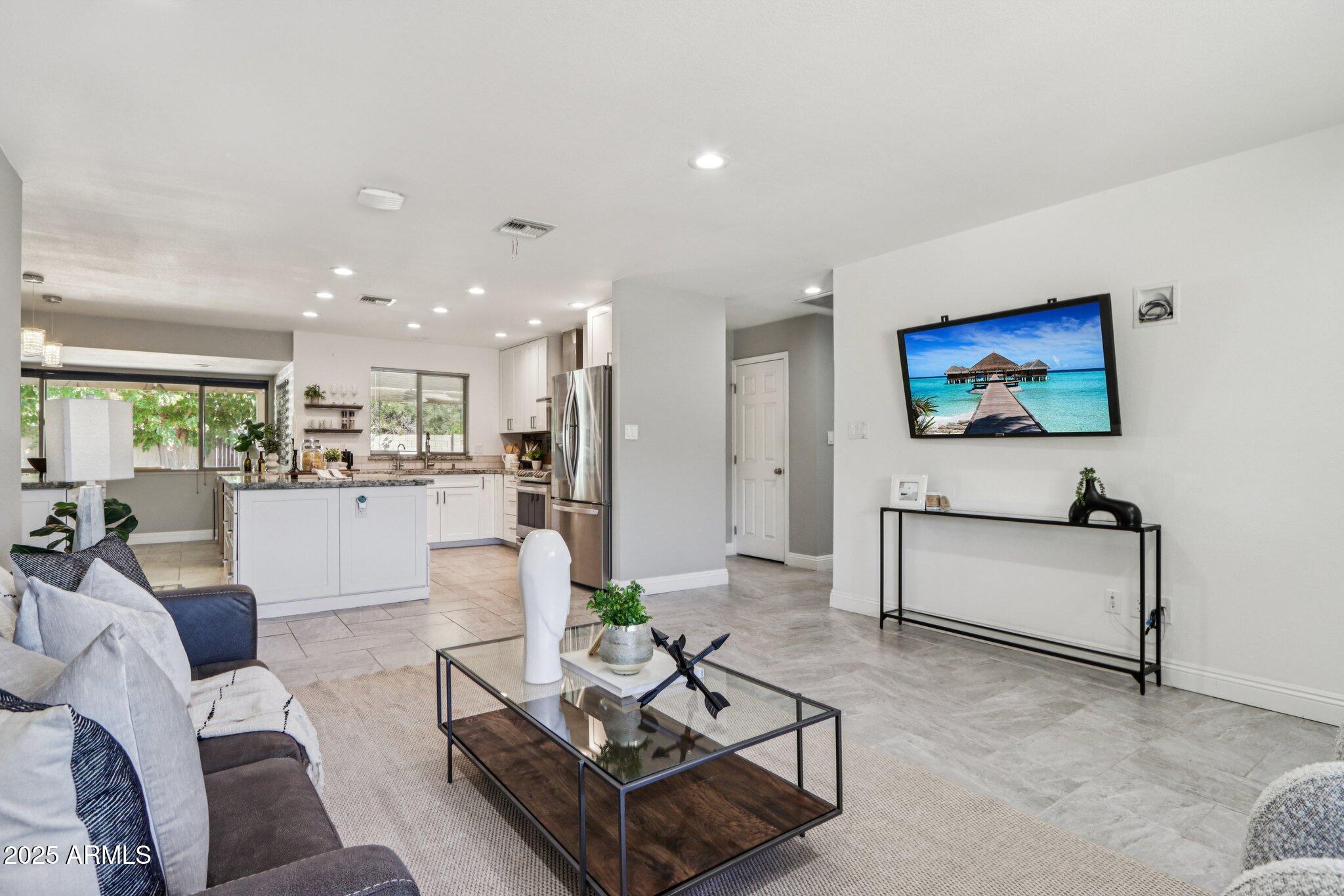 3830 E DESERT COVE Avenue