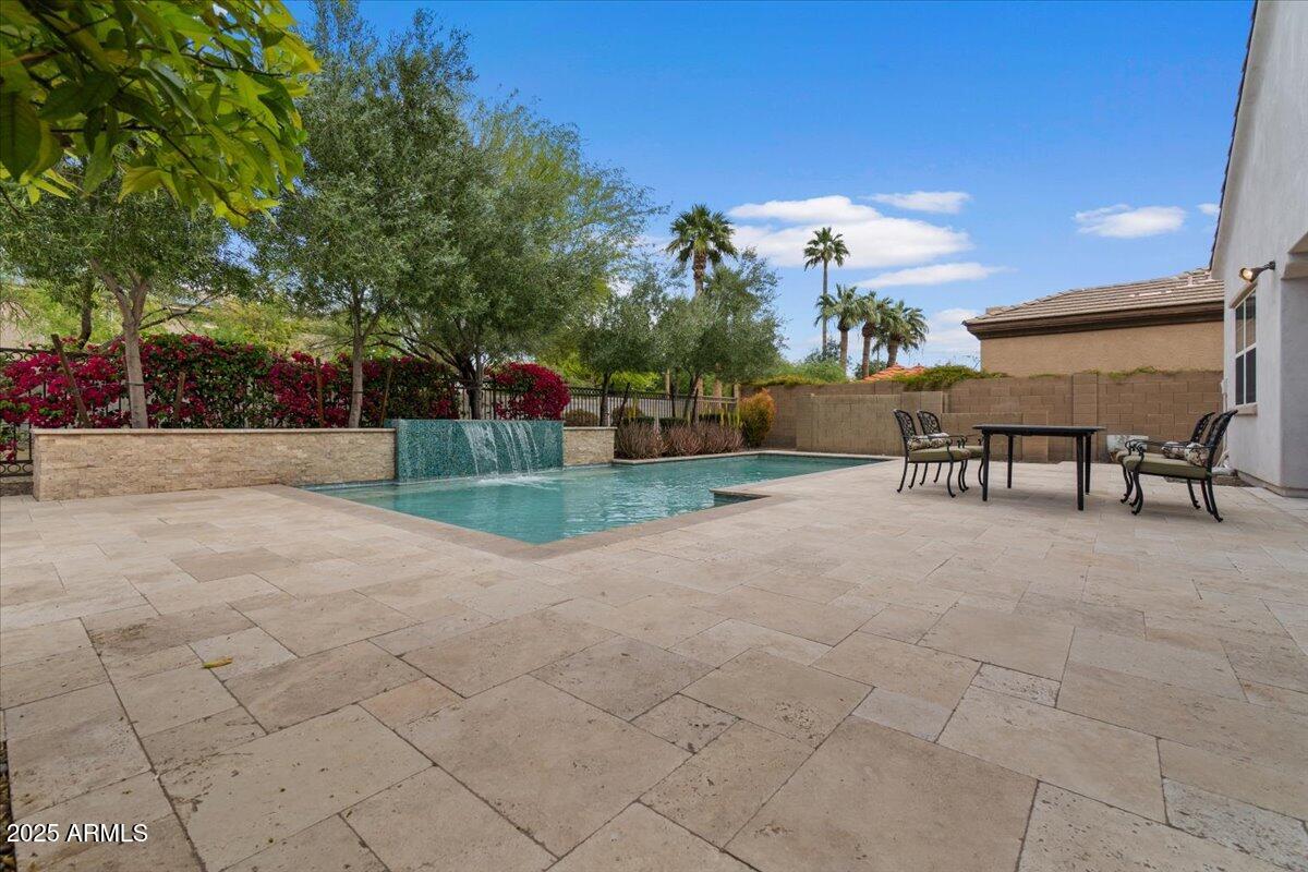 2926 E MINNEZONA Avenue