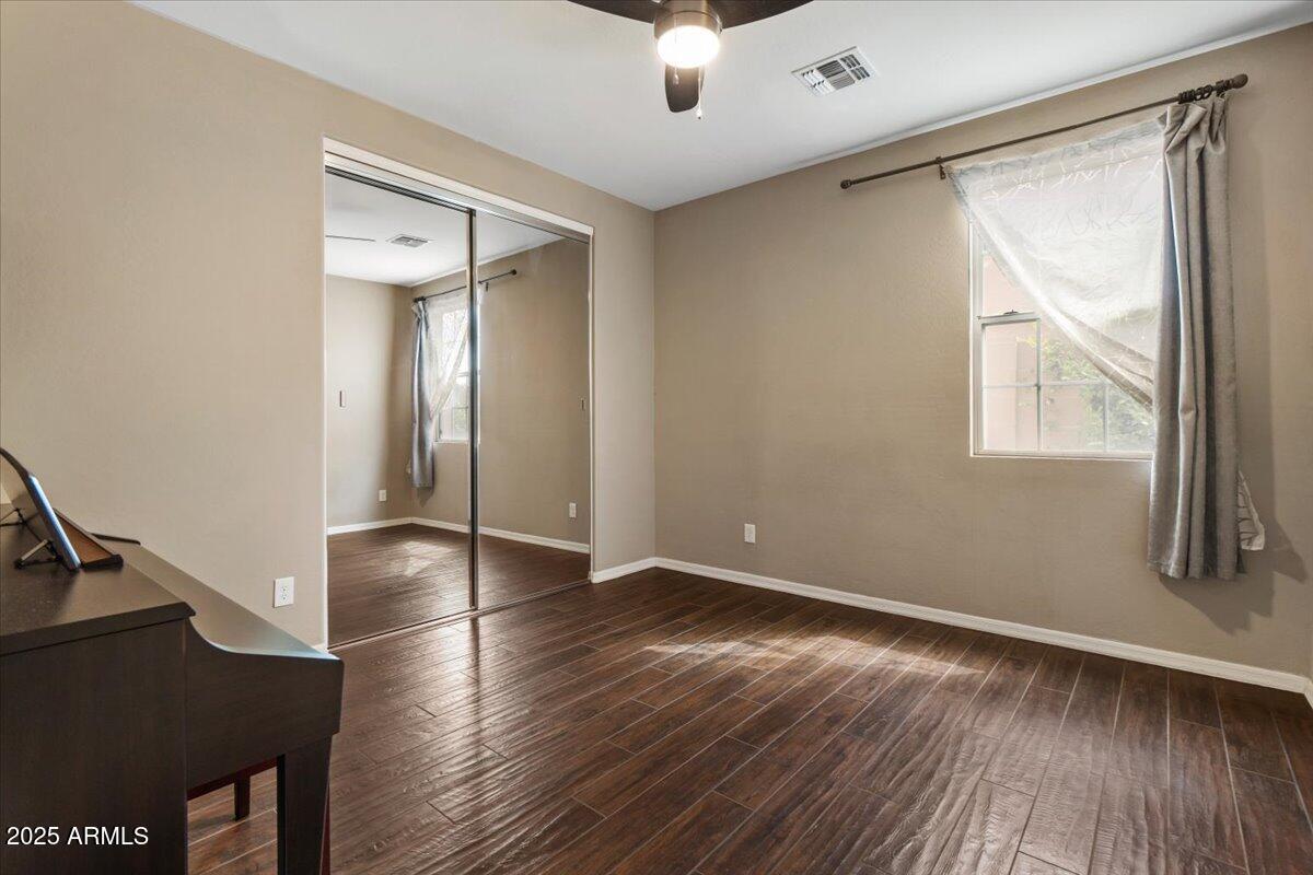 2926 E MINNEZONA Avenue