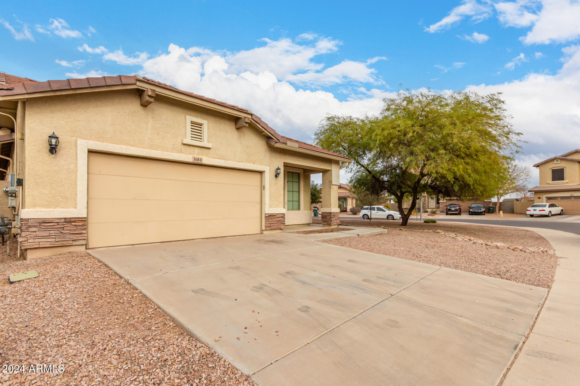 1684 E SILVER REEF Drive