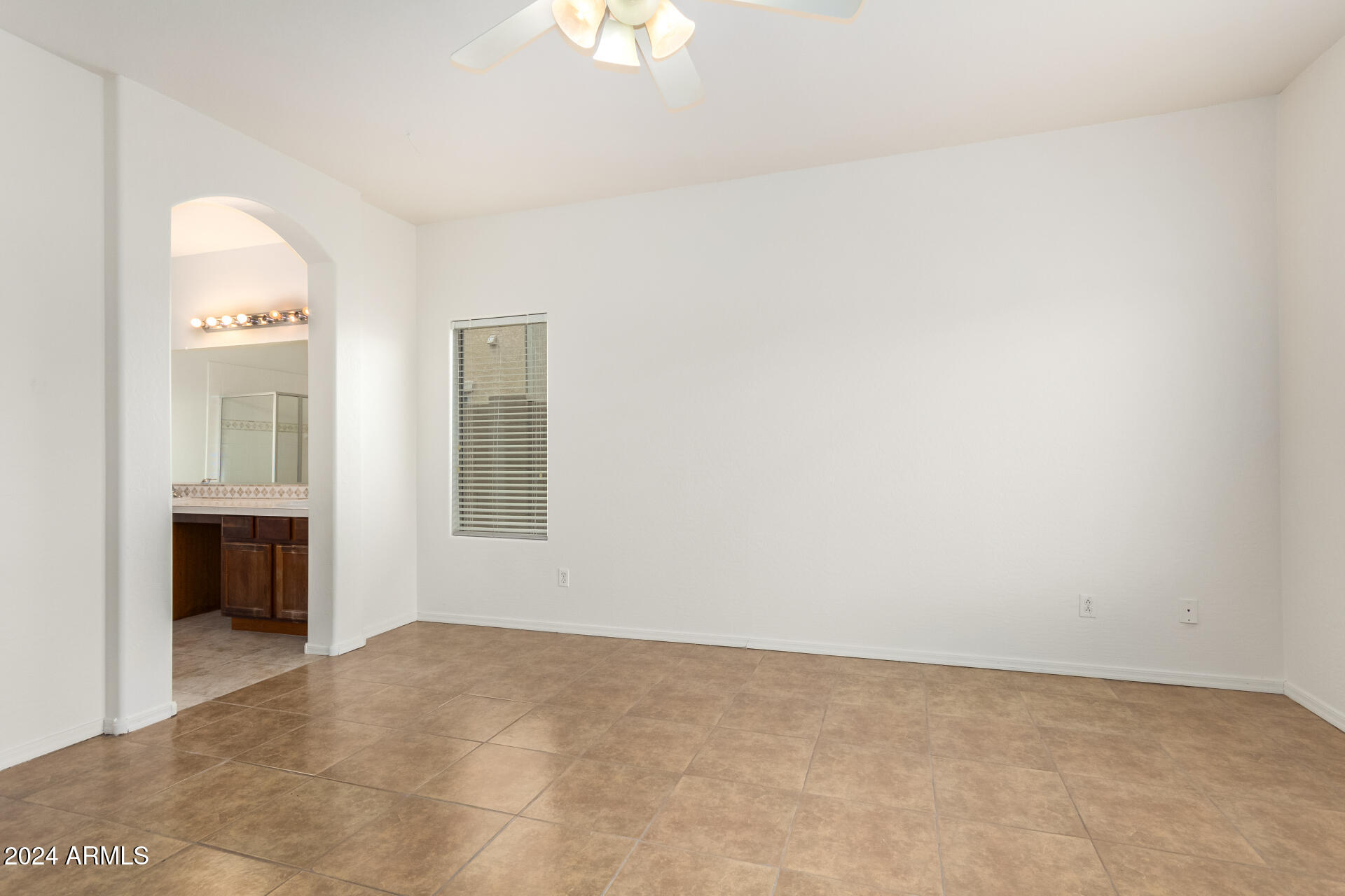 1684 E SILVER REEF Drive