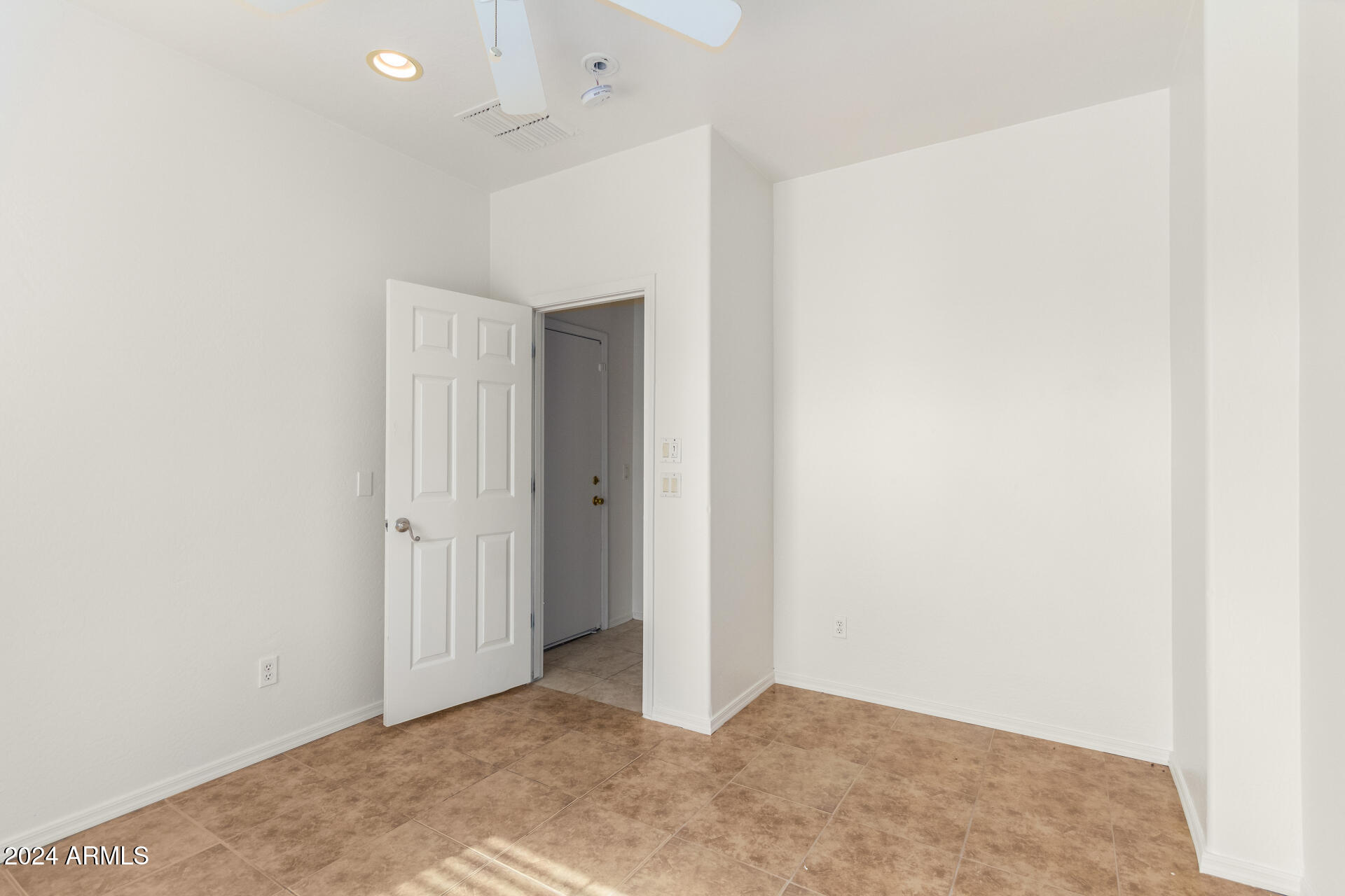 1684 E SILVER REEF Drive