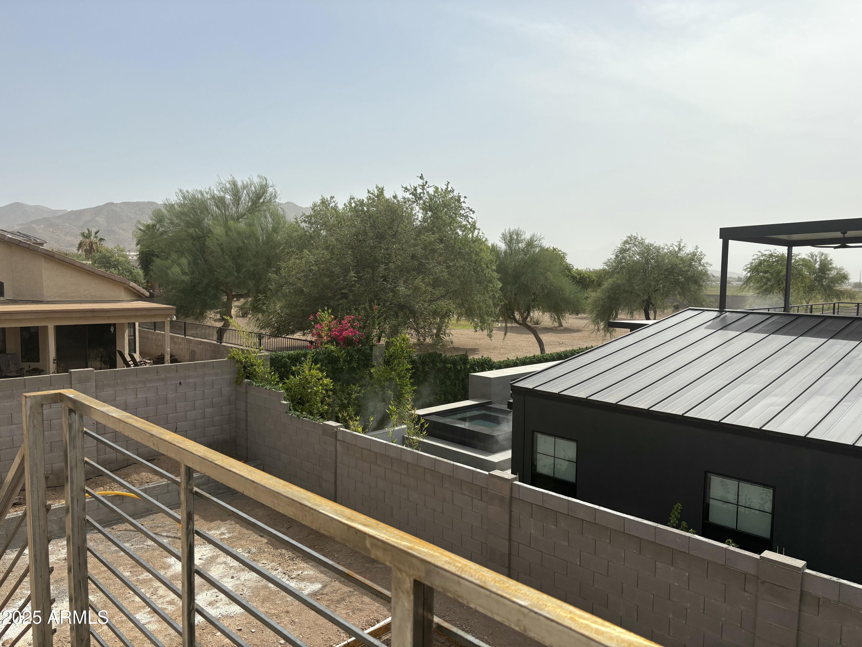 915 W ARDMORE Road, 11