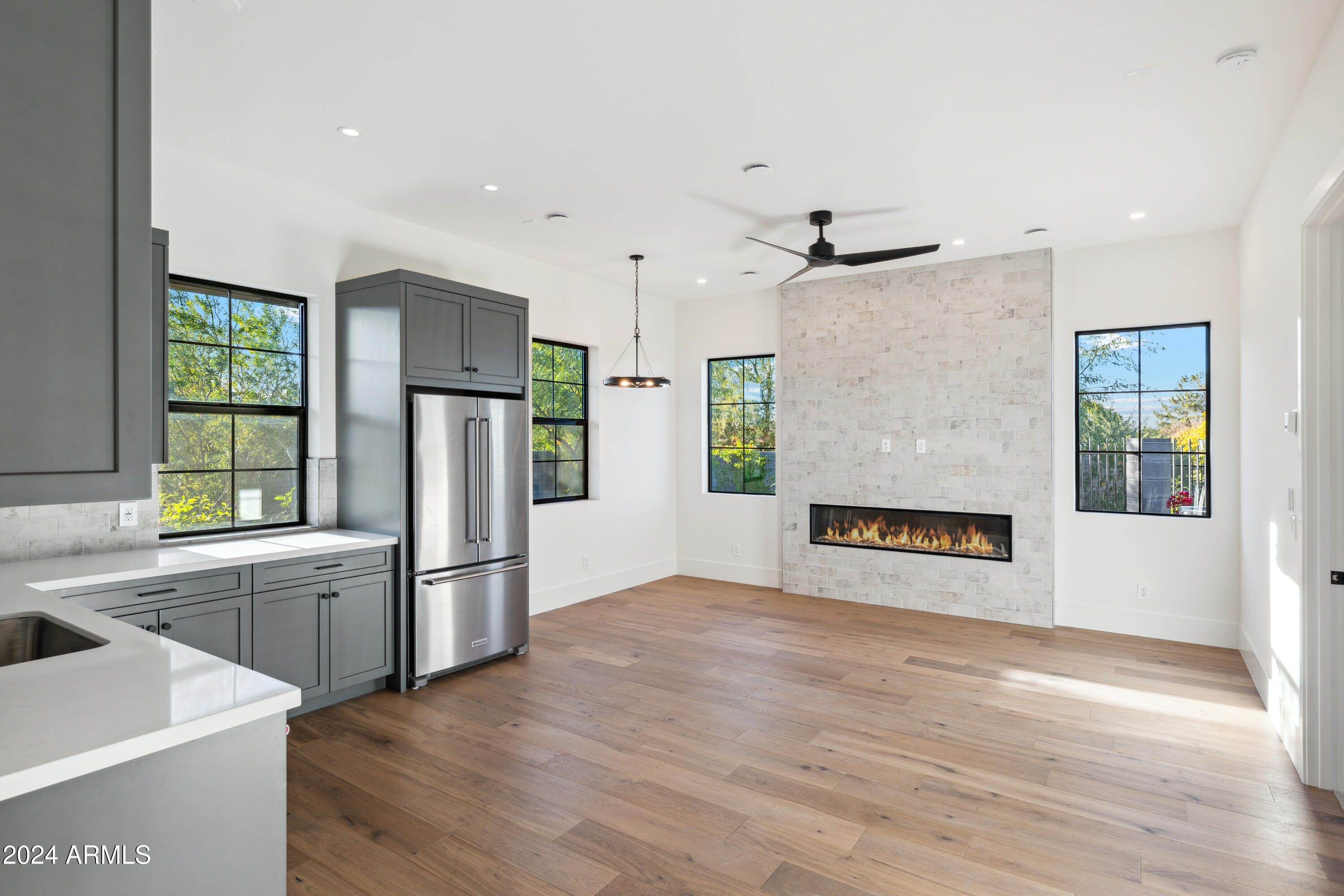 915 W ARDMORE Road, 11
