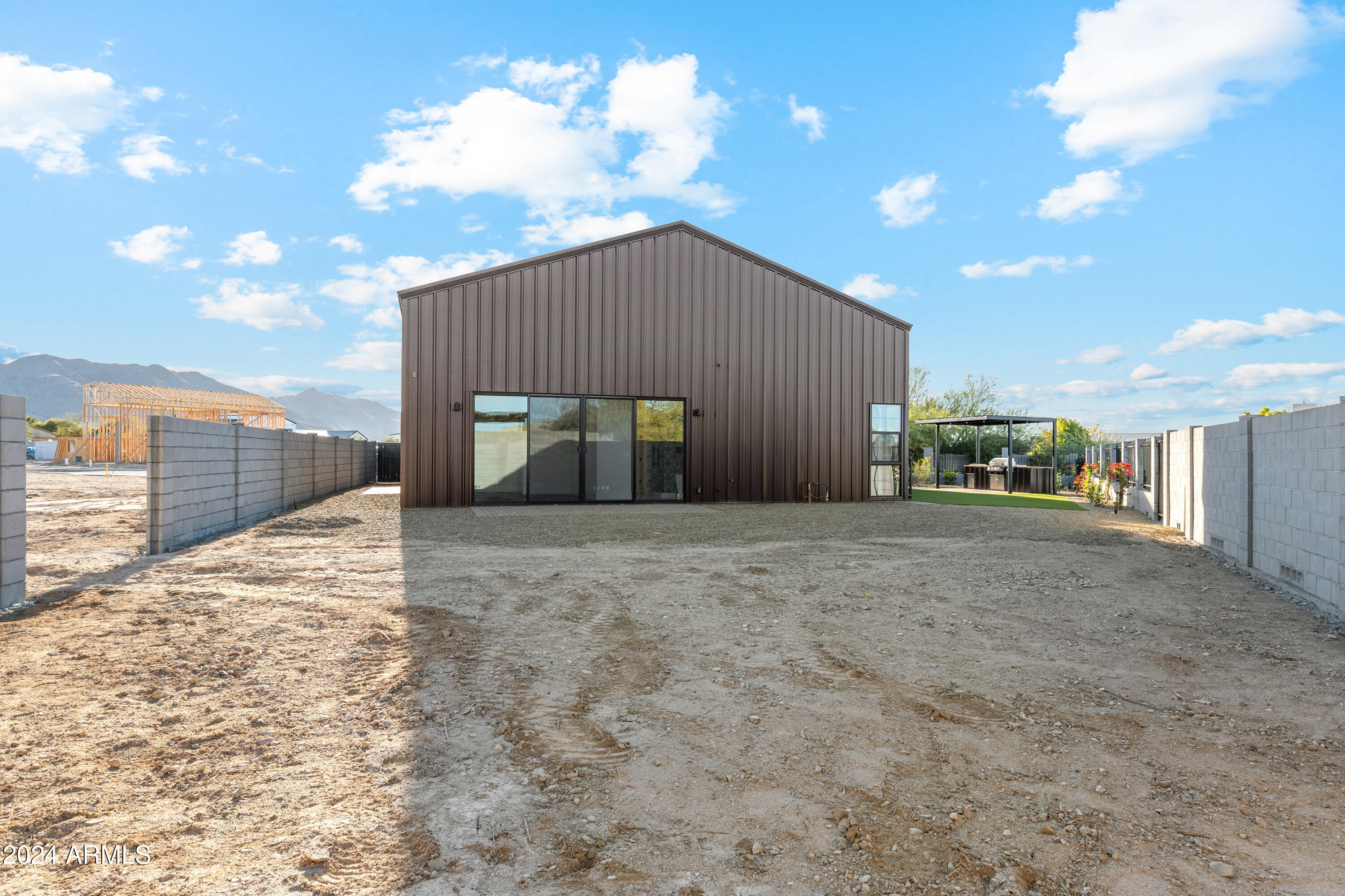 915 W ARDMORE Road, 11