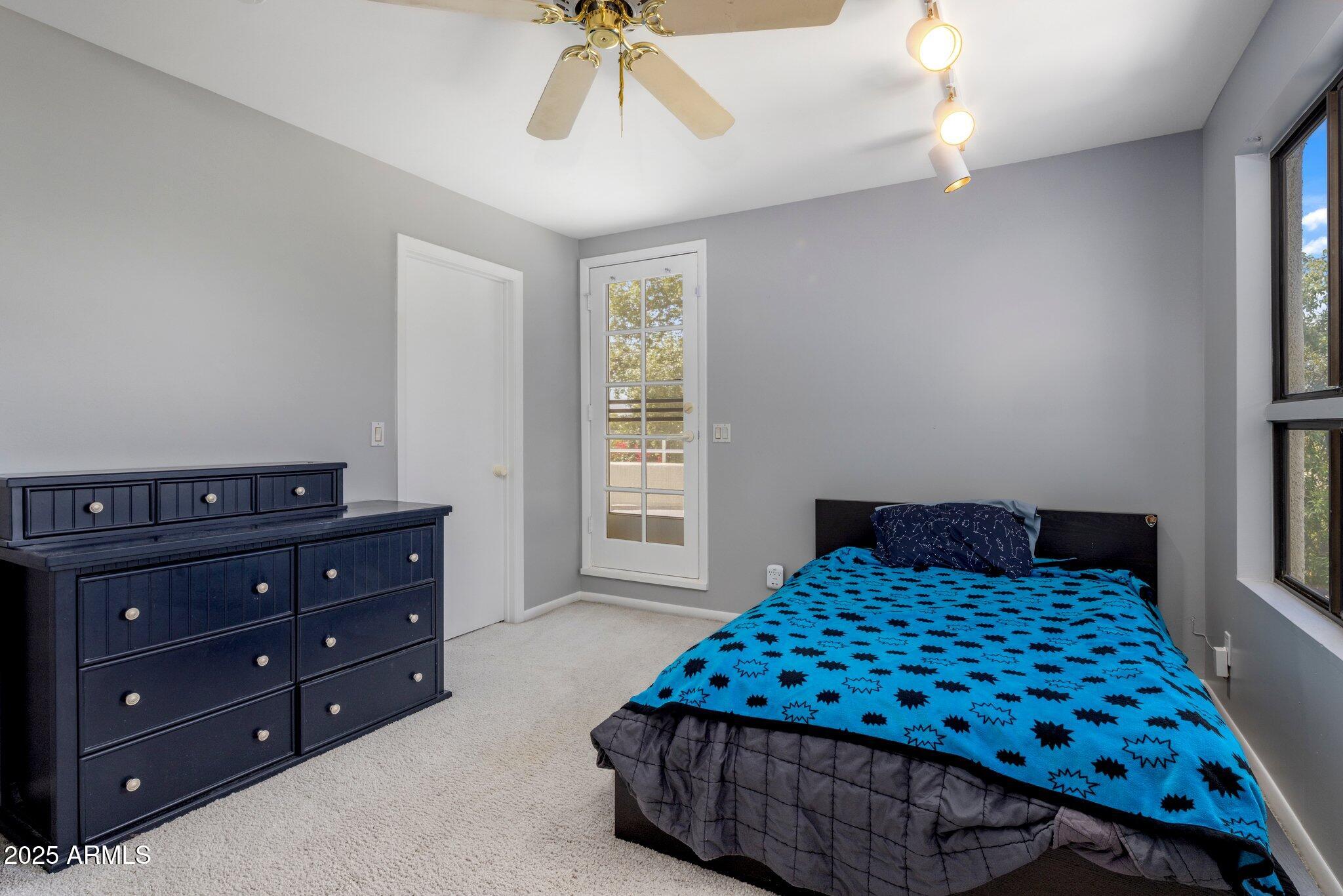 1209 W GOLDEN Lane