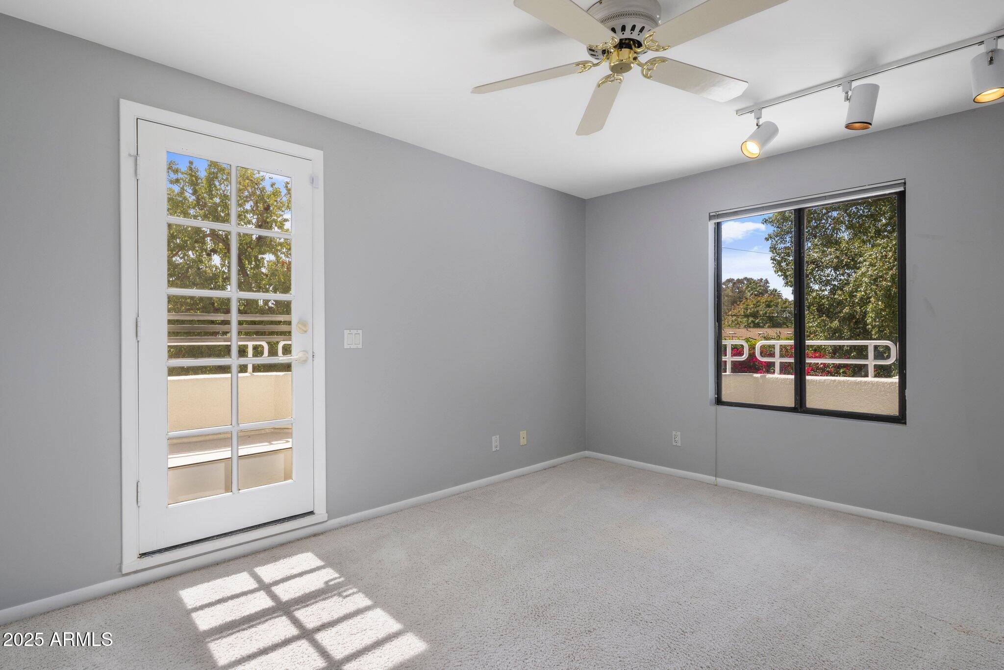 1209 W GOLDEN Lane