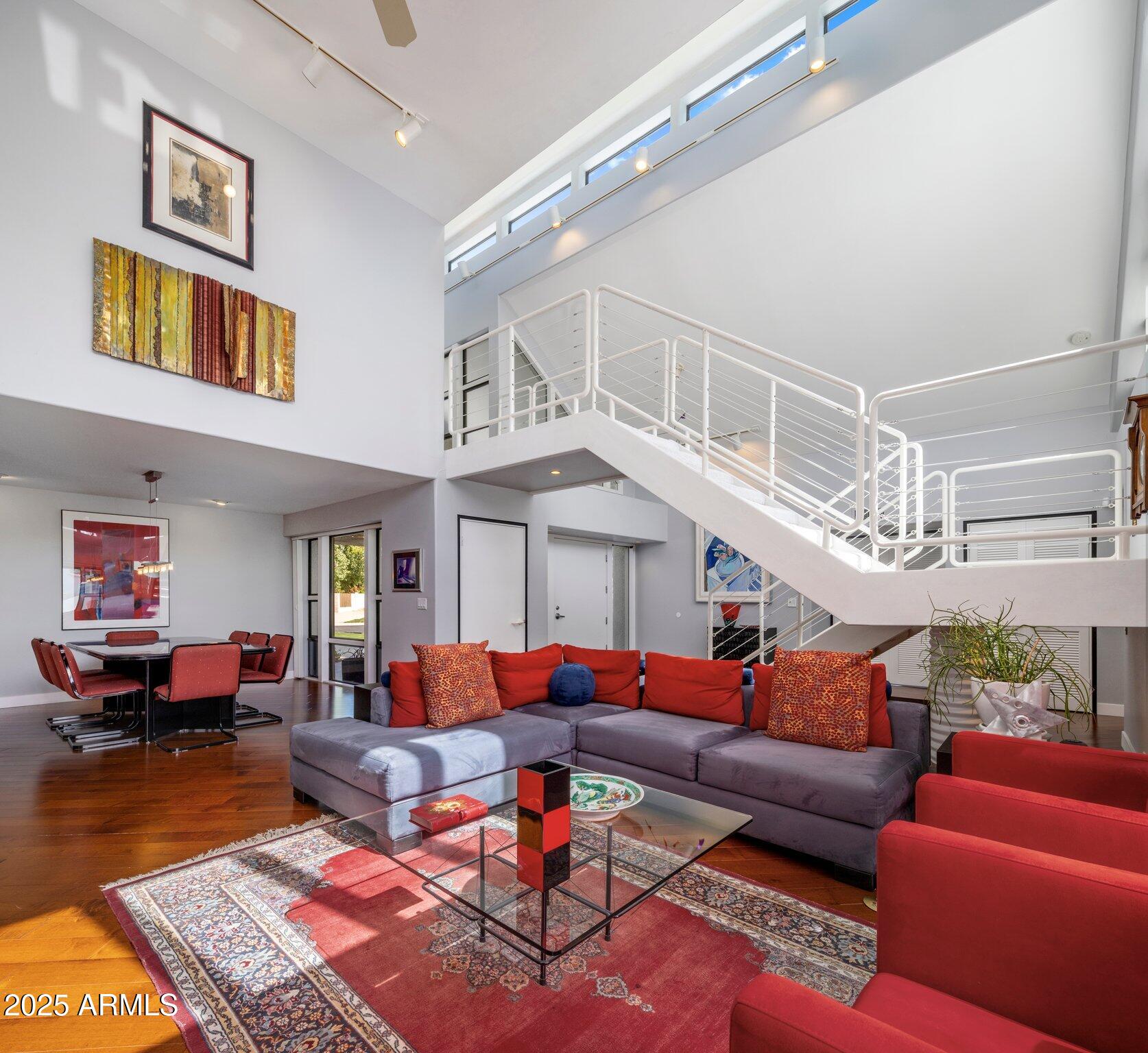 1209 W GOLDEN Lane