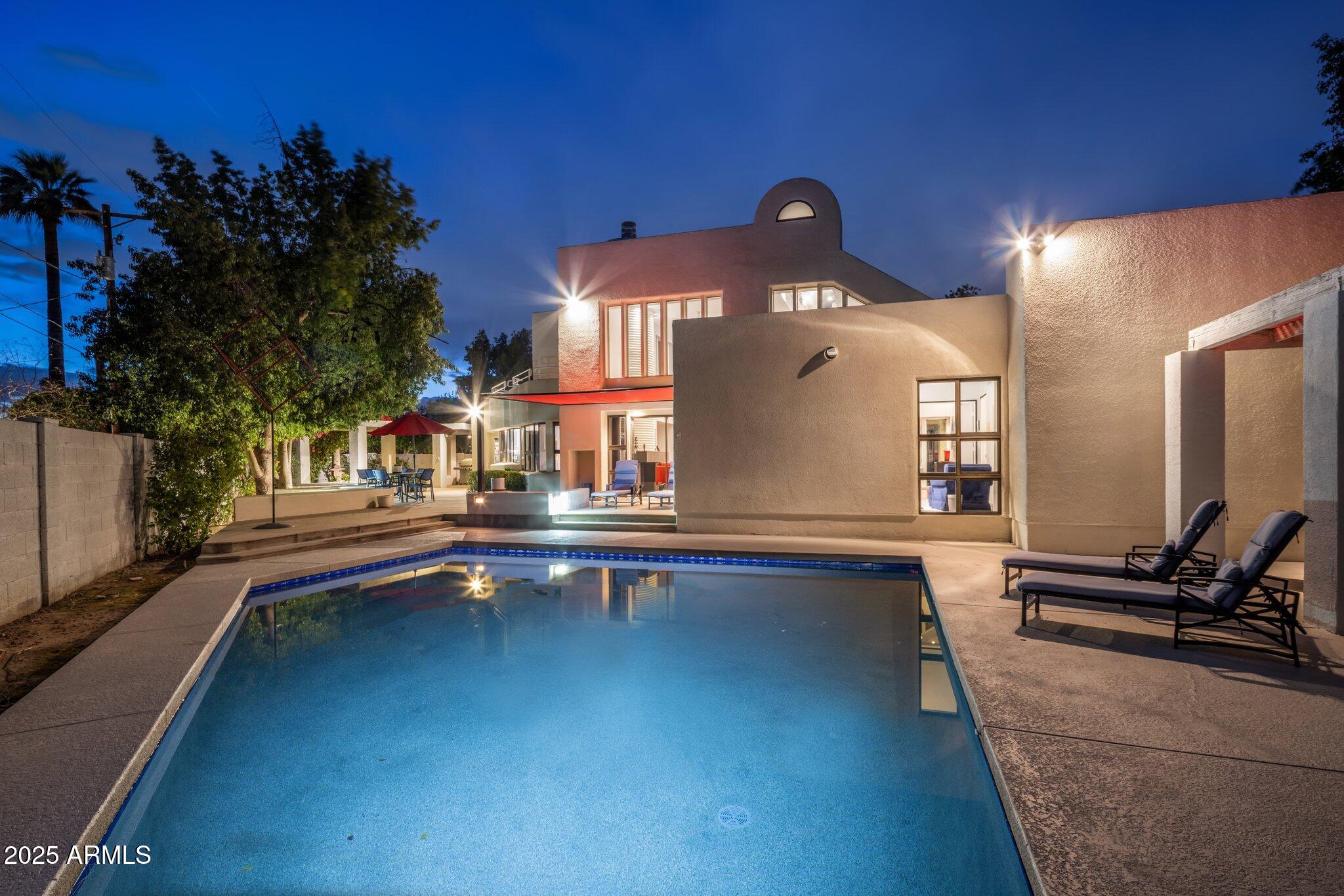 1209 W GOLDEN Lane