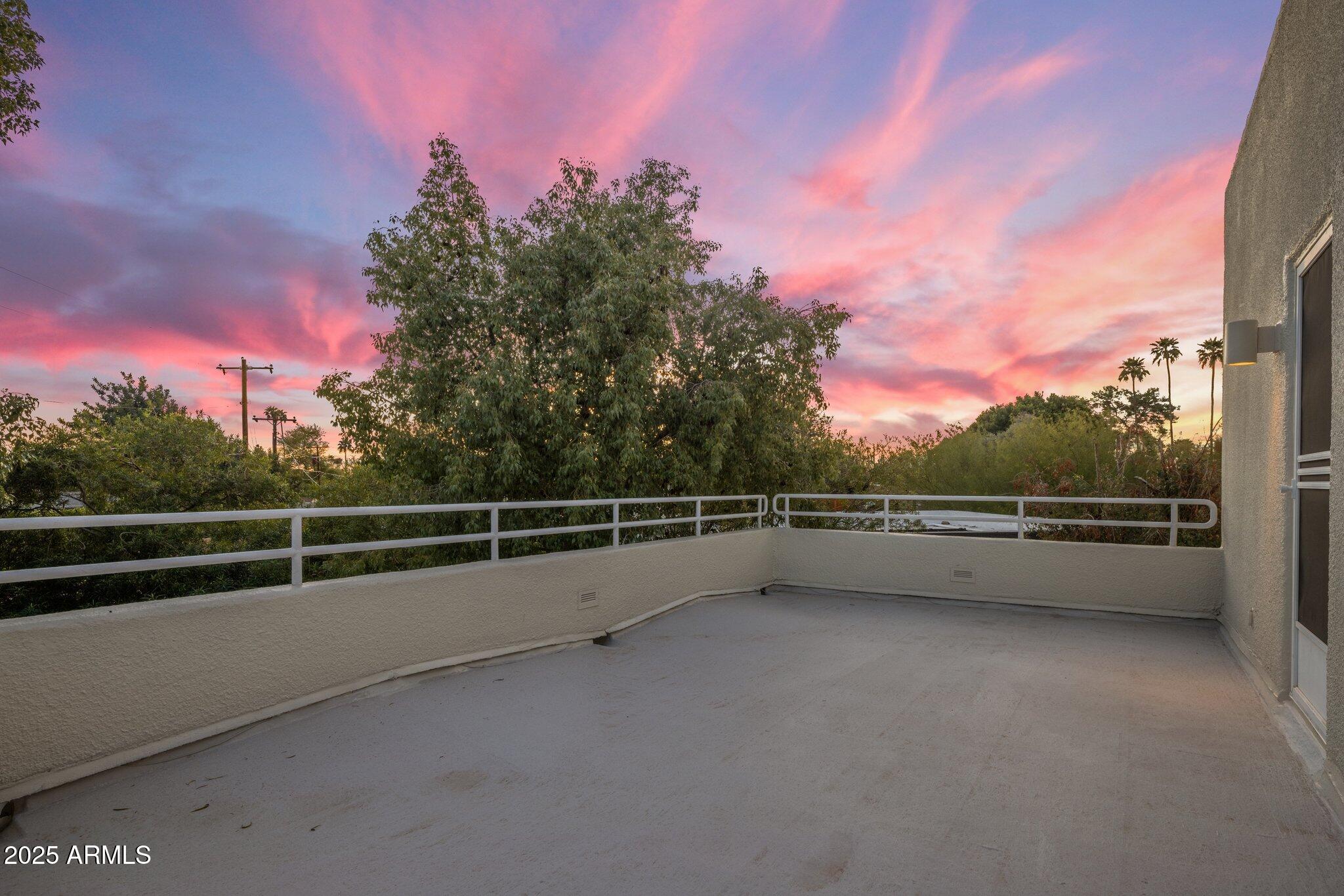 1209 W GOLDEN Lane