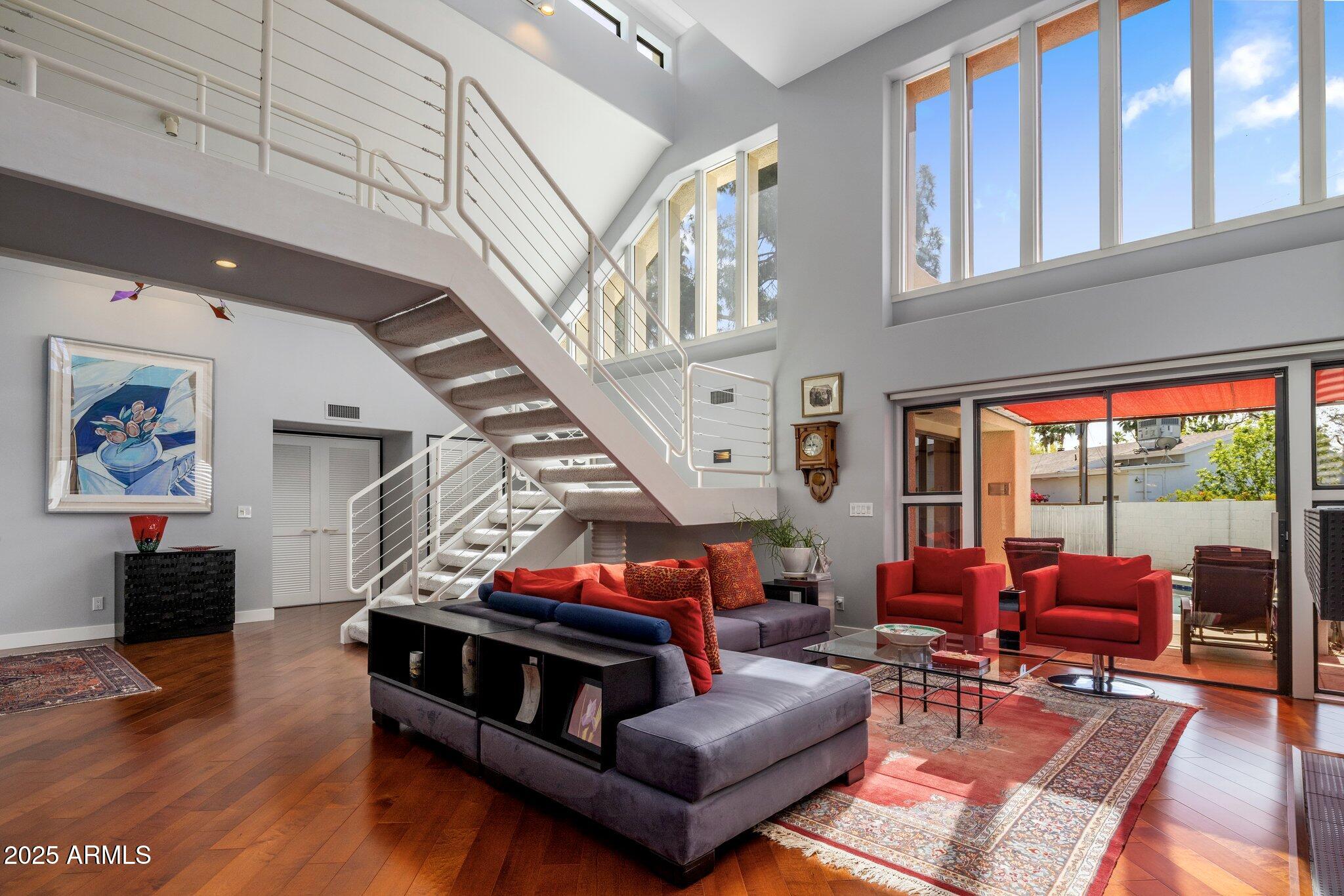 1209 W GOLDEN Lane