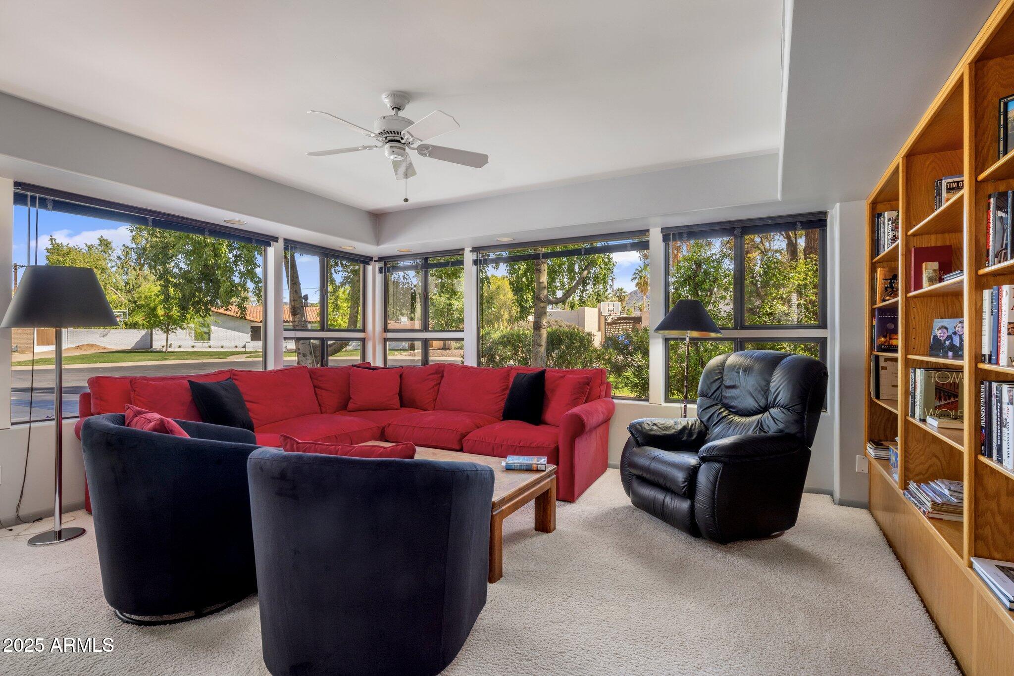 1209 W GOLDEN Lane