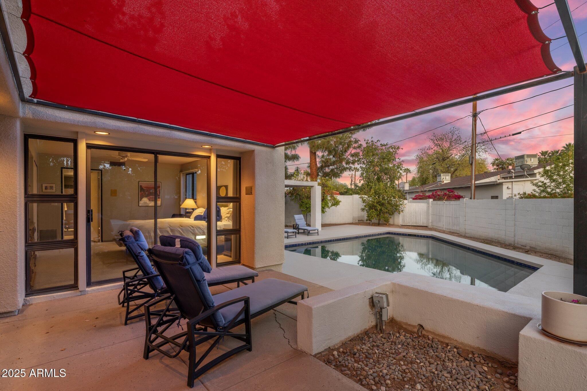1209 W GOLDEN Lane