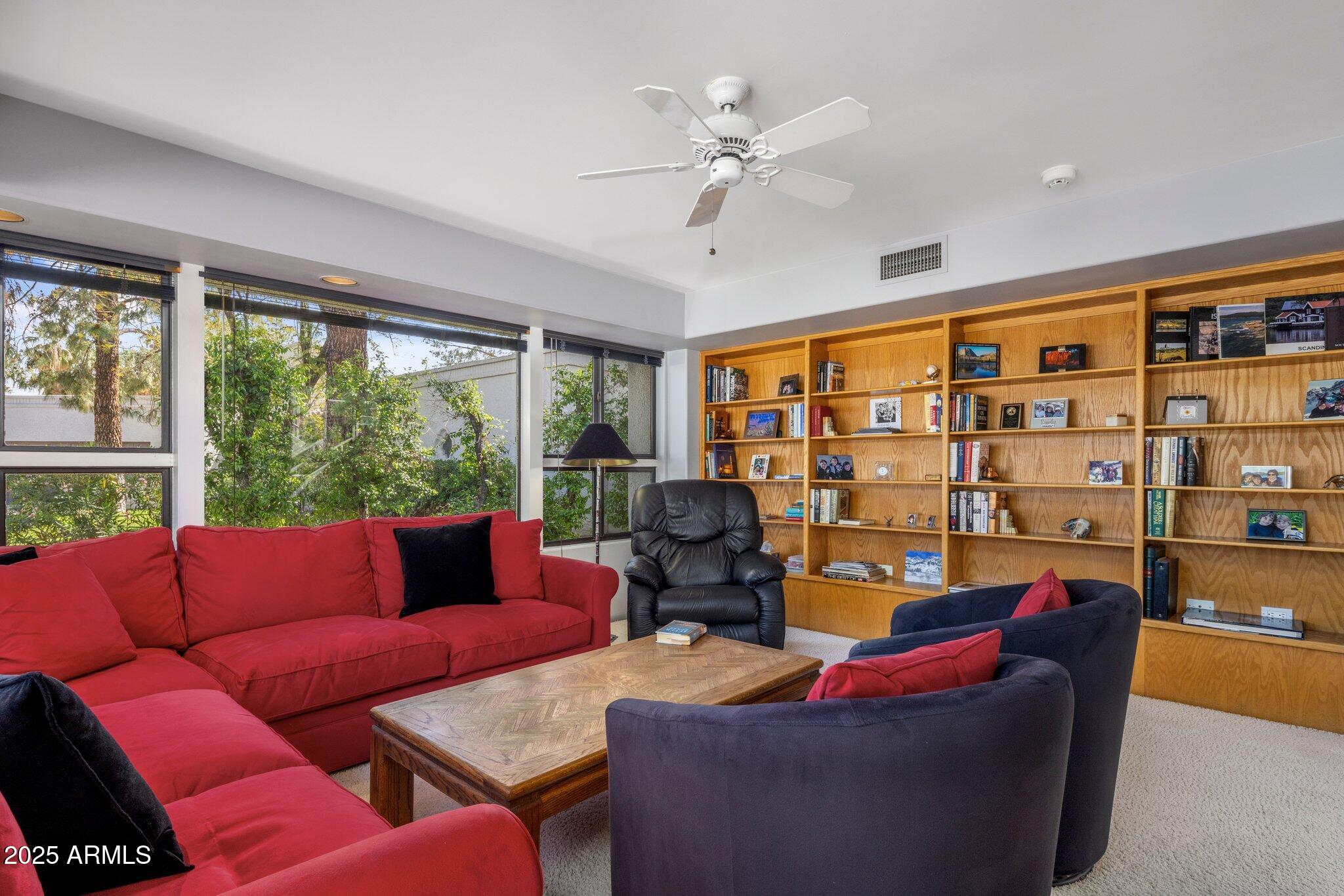 1209 W GOLDEN Lane