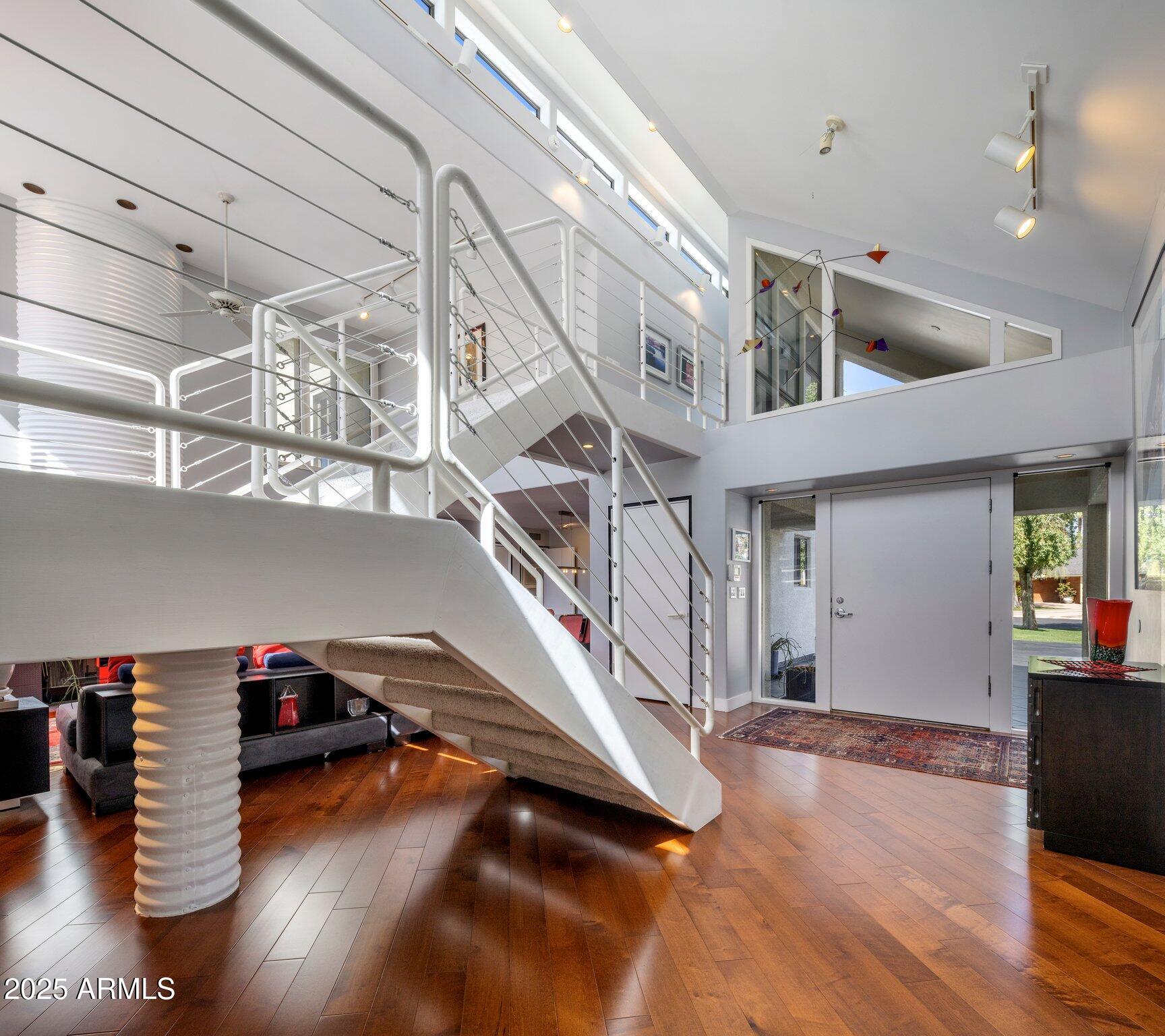 1209 W GOLDEN Lane