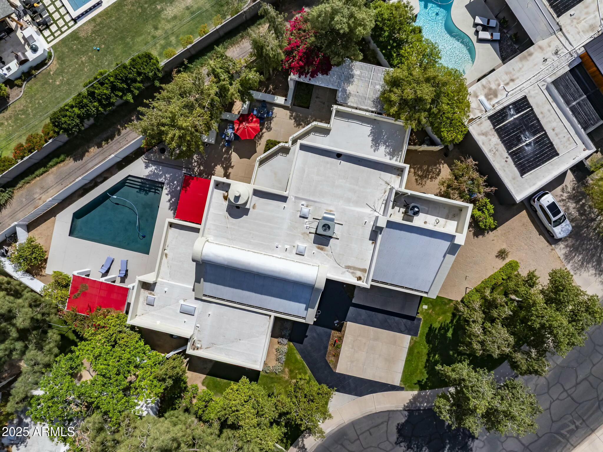 1209 W GOLDEN Lane