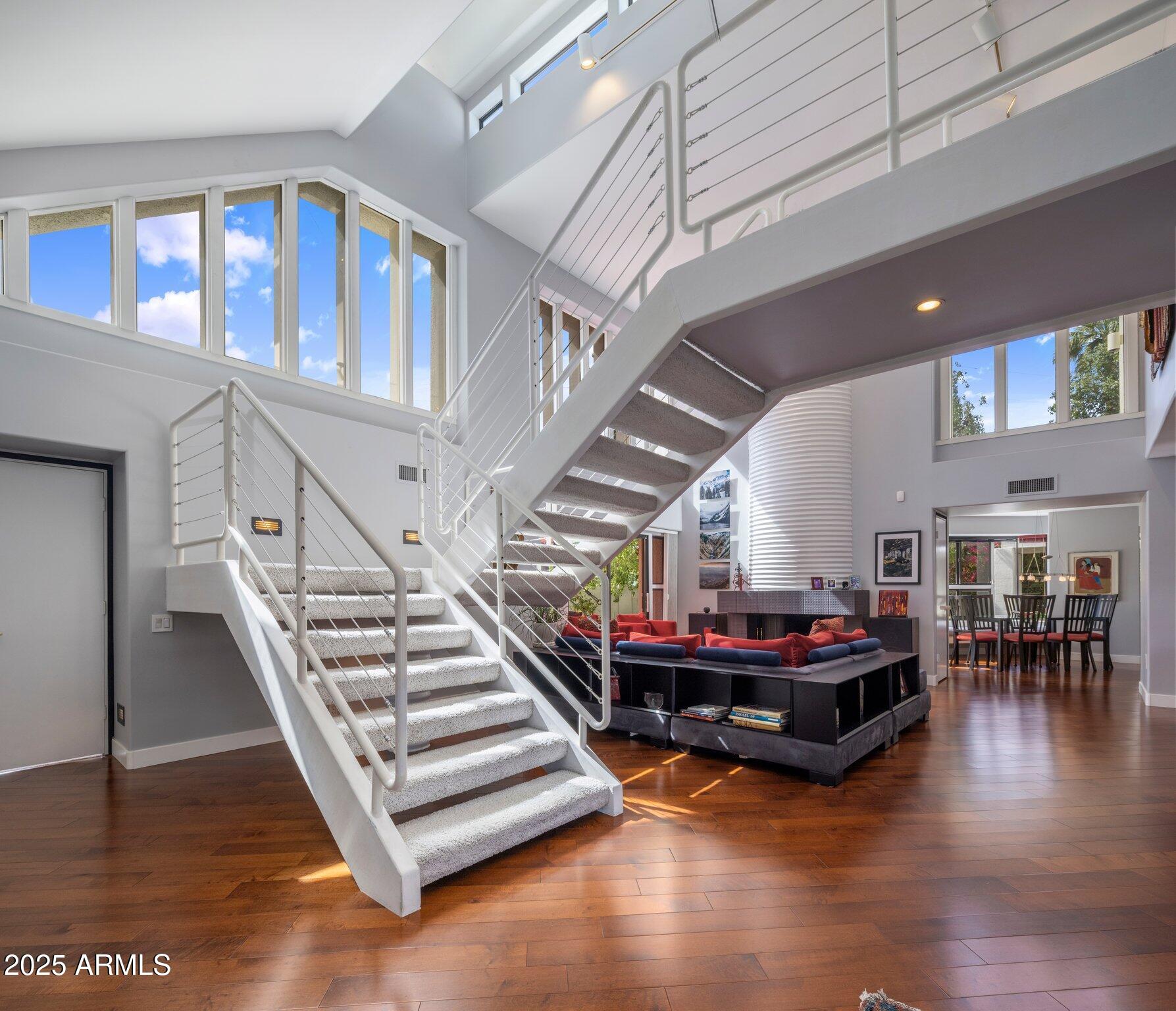 1209 W GOLDEN Lane