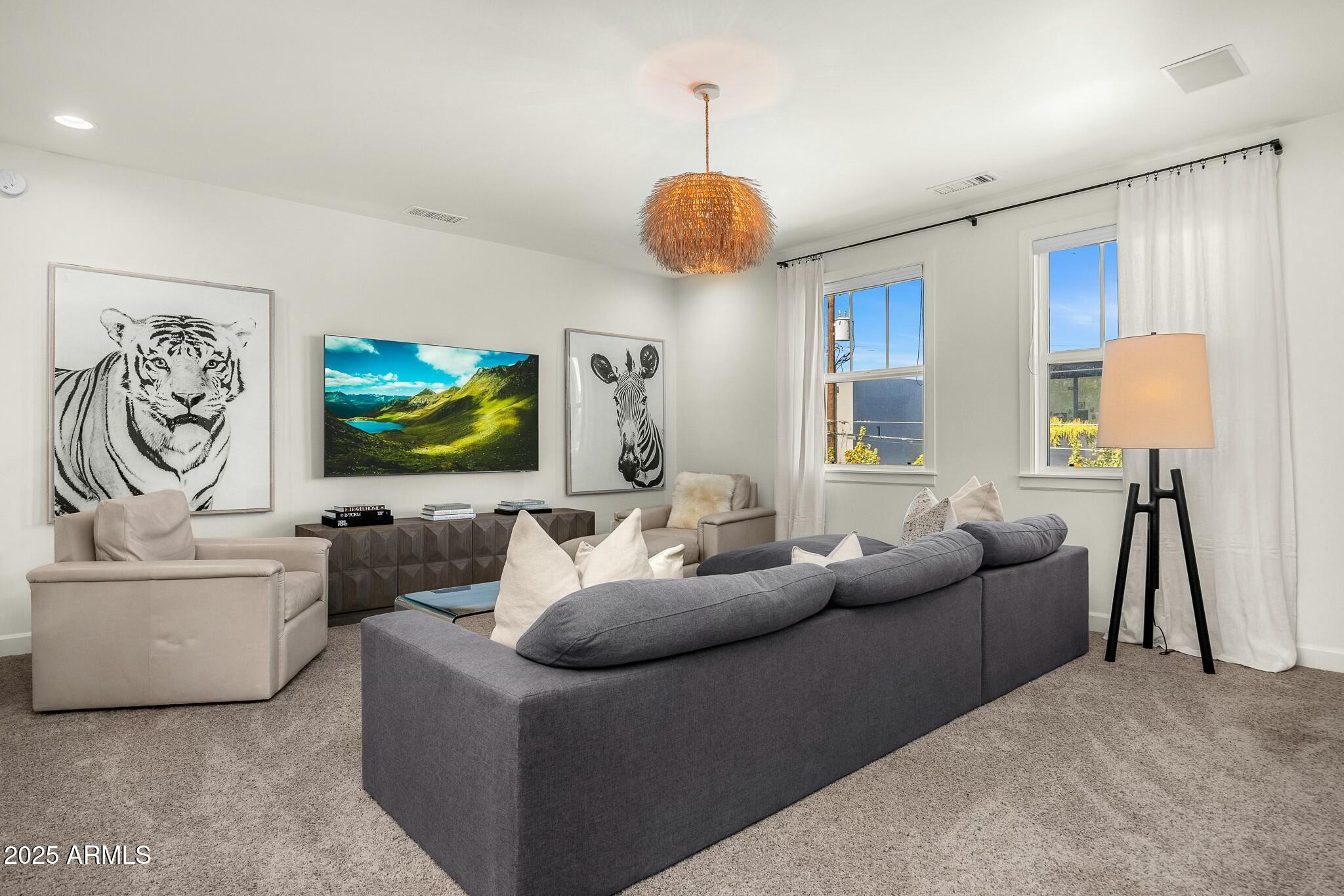 3226 E SELLS Drive