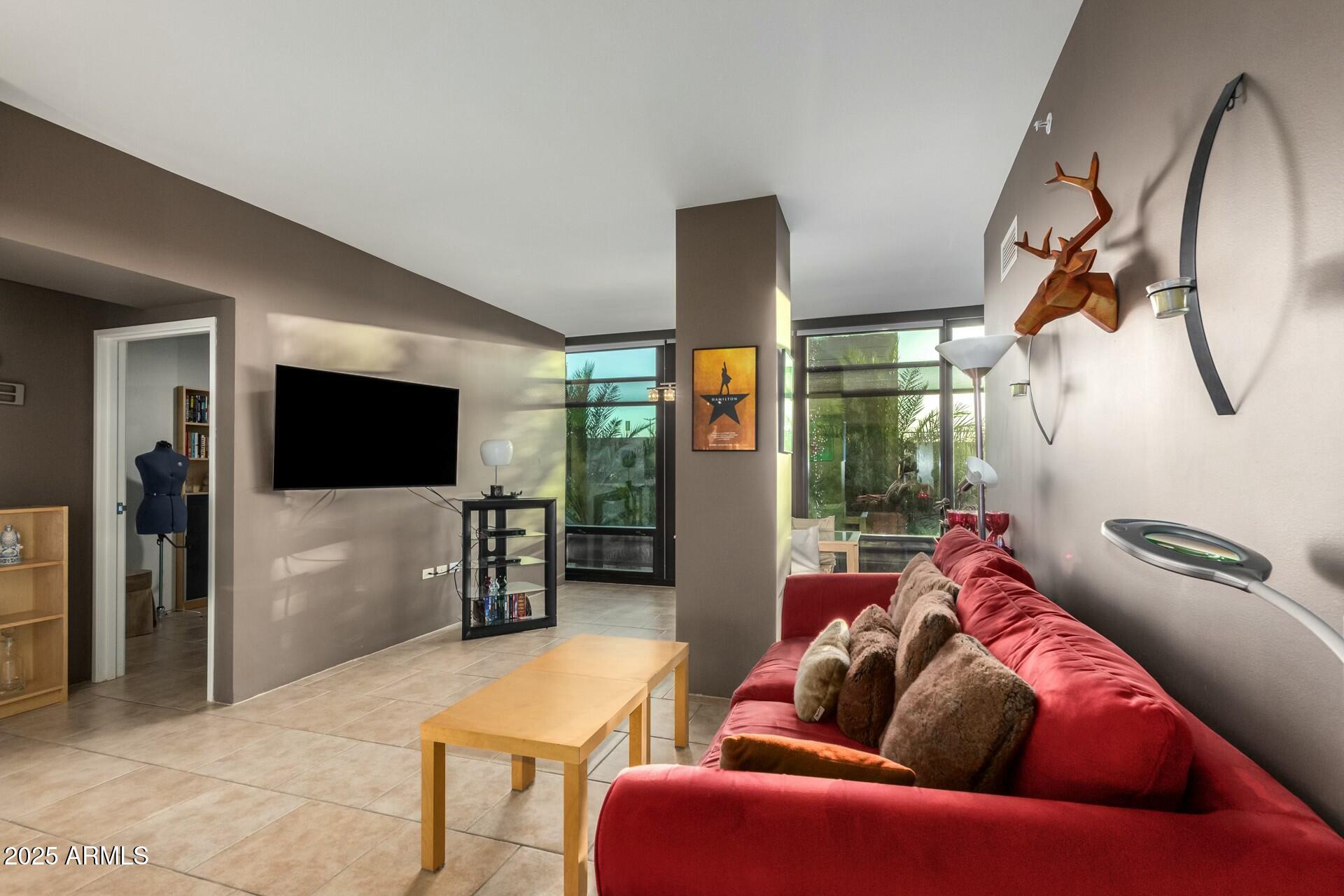 4808 N 24th Street, 527