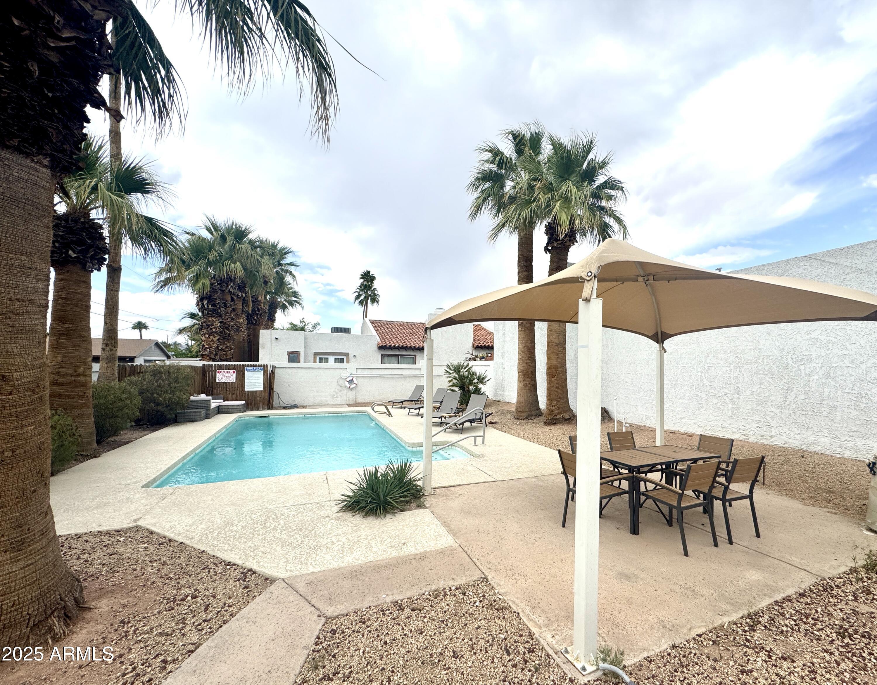 5114 E EDGEMONT Avenue