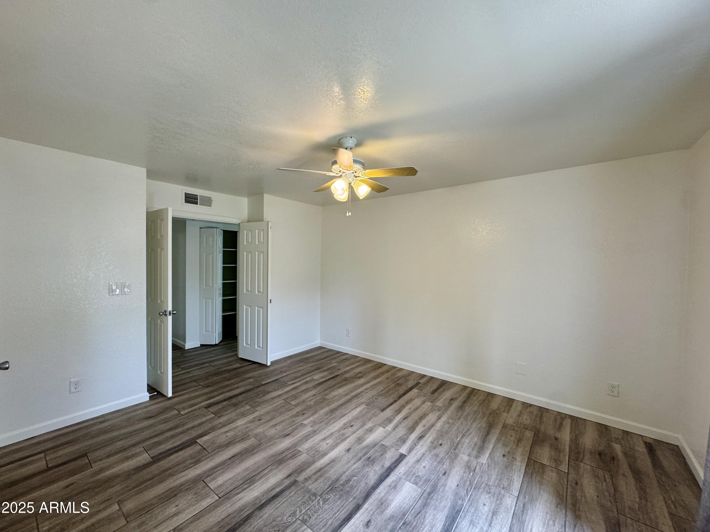 5114 E EDGEMONT Avenue