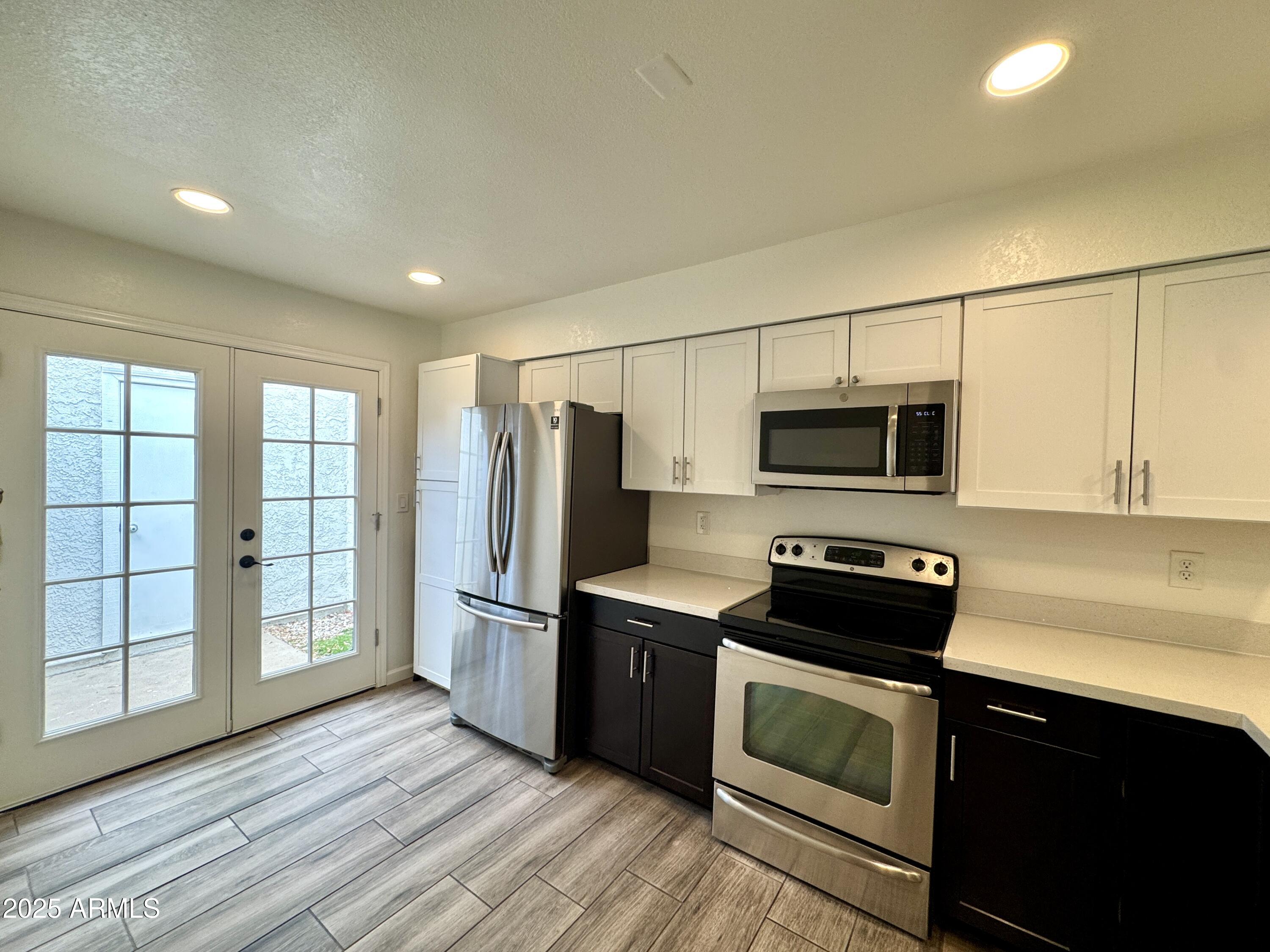 5114 E EDGEMONT Avenue