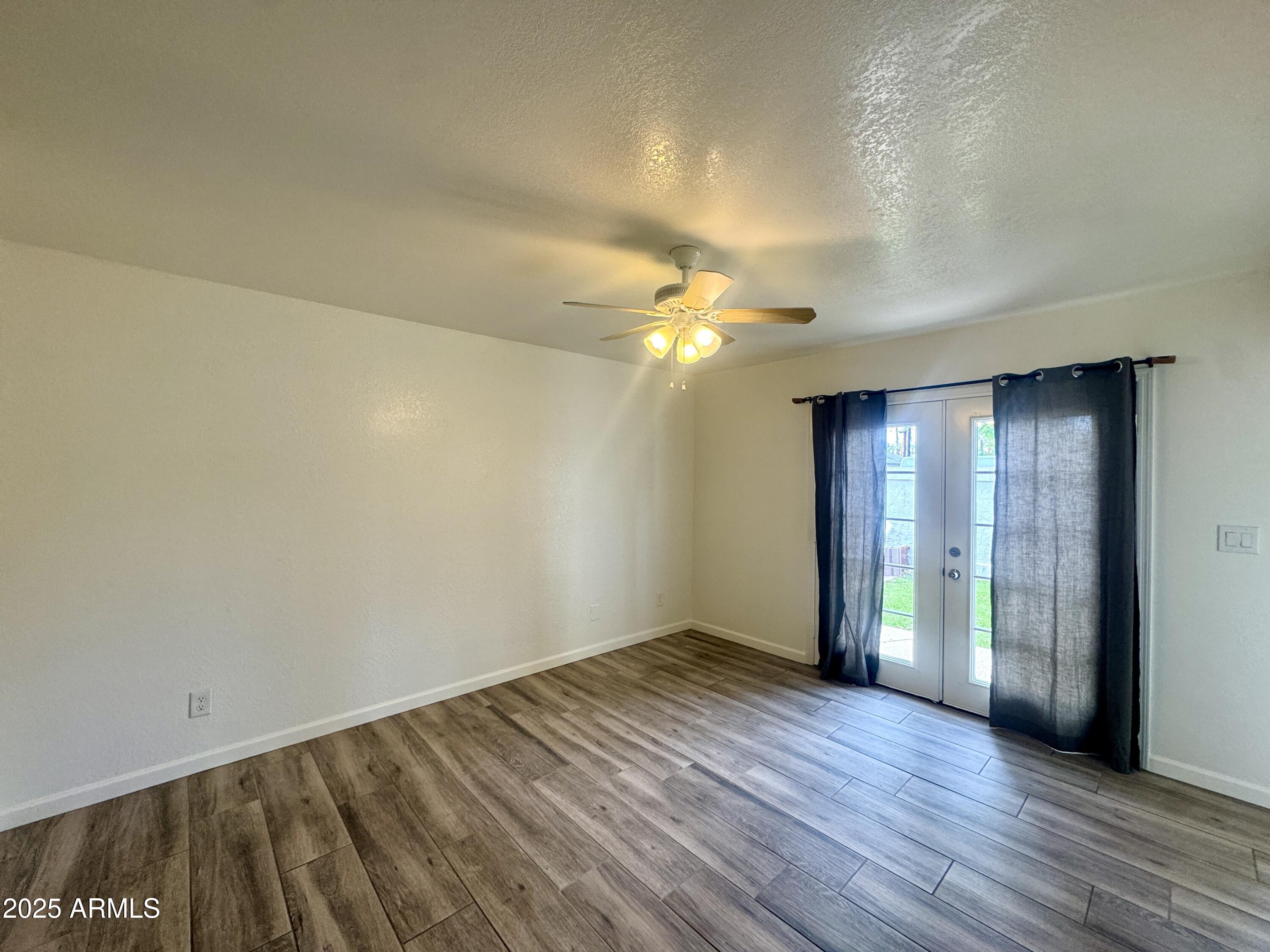 5114 E EDGEMONT Avenue