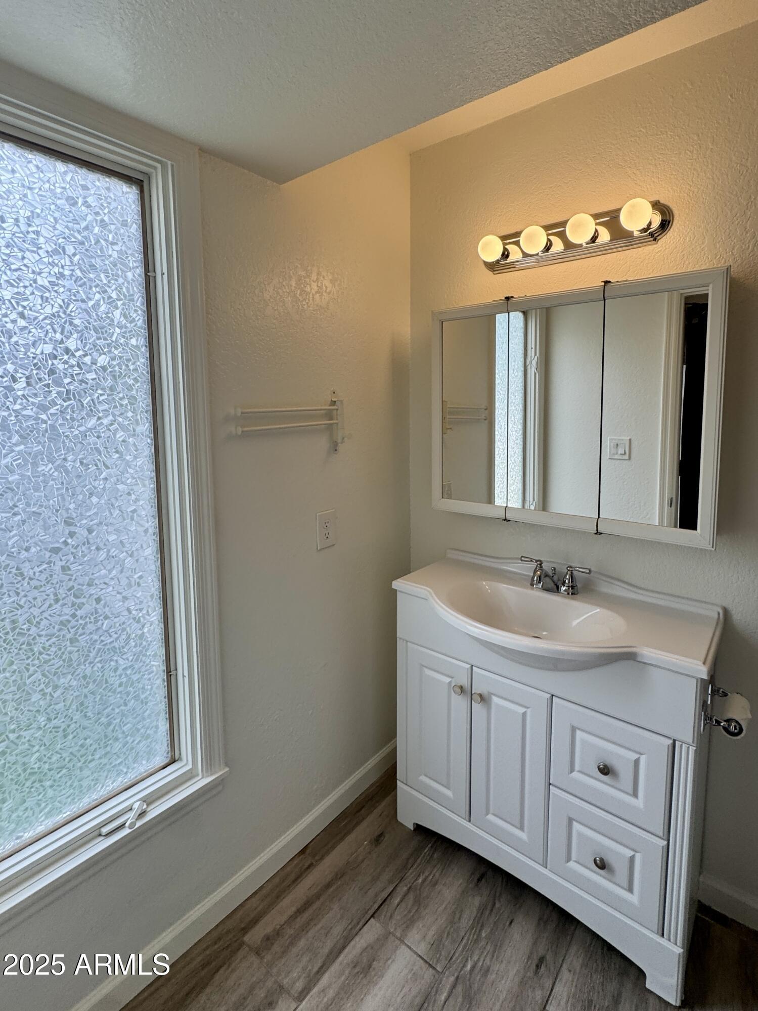 5114 E EDGEMONT Avenue