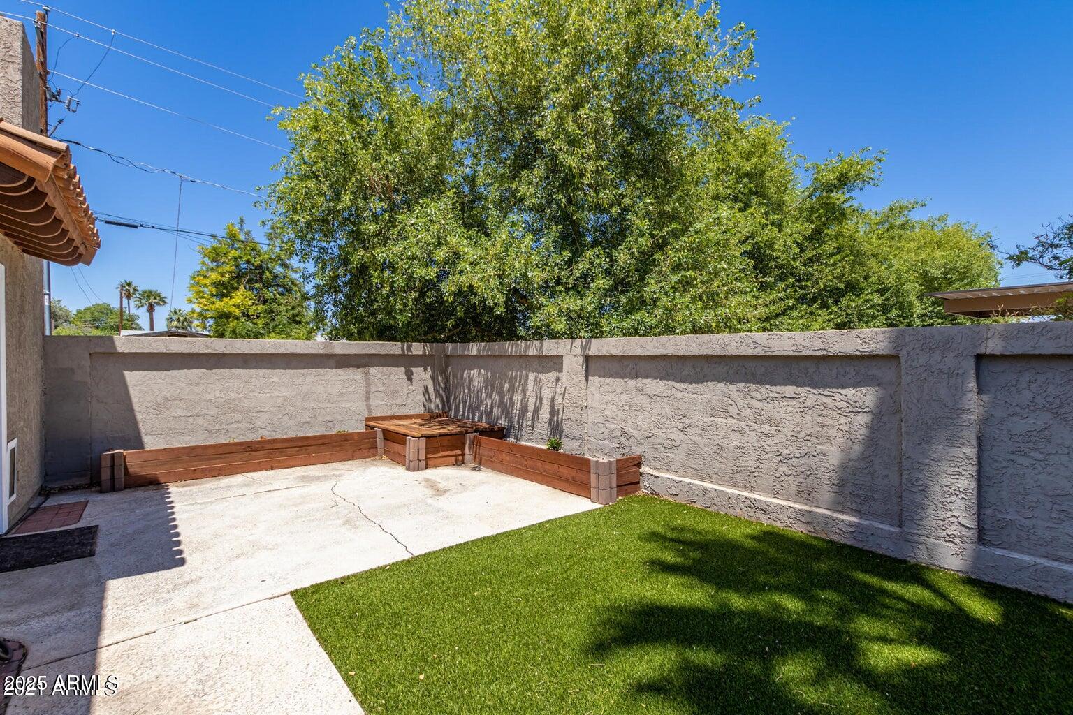 5114 E EDGEMONT Avenue