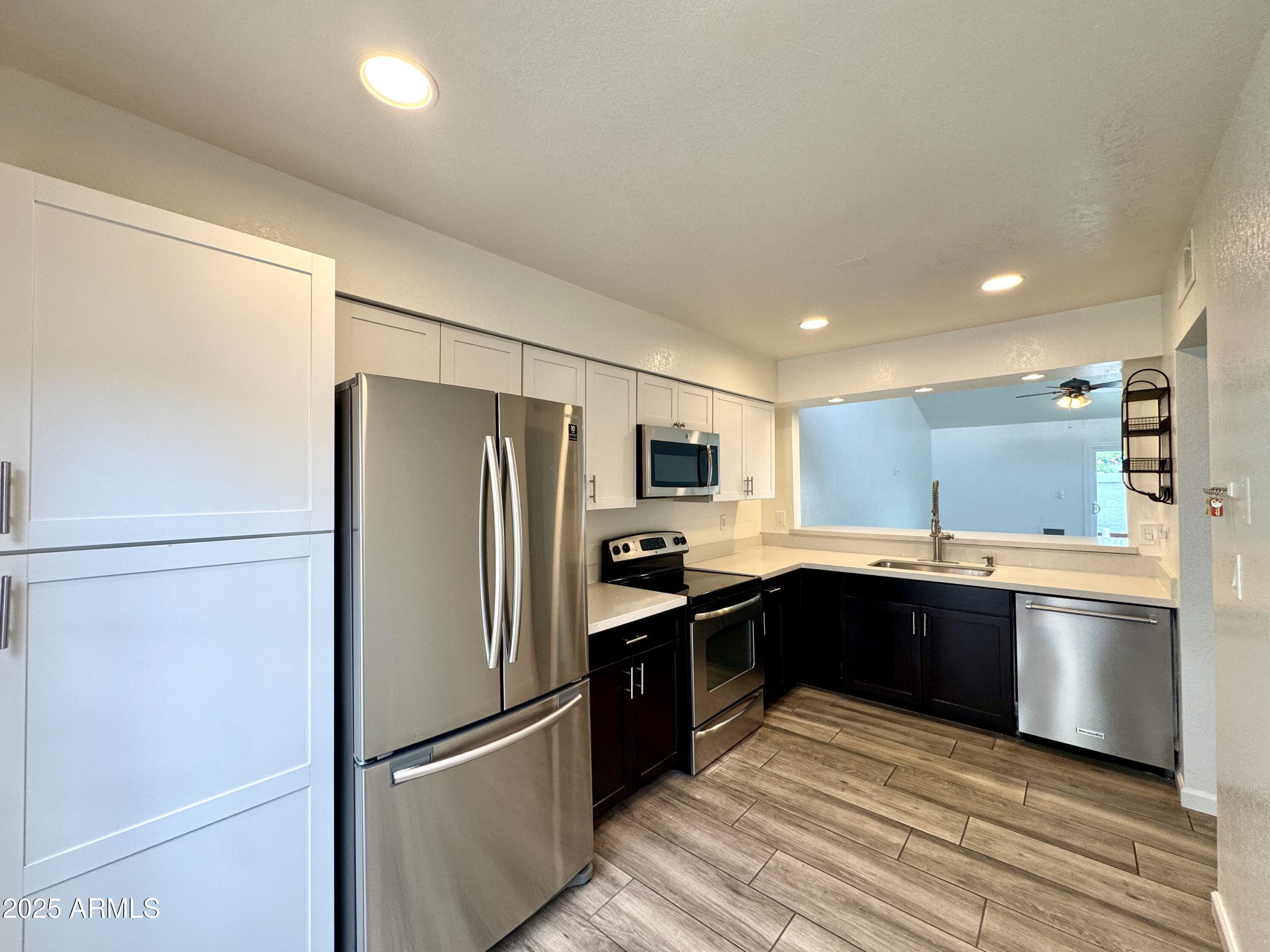 5114 E EDGEMONT Avenue