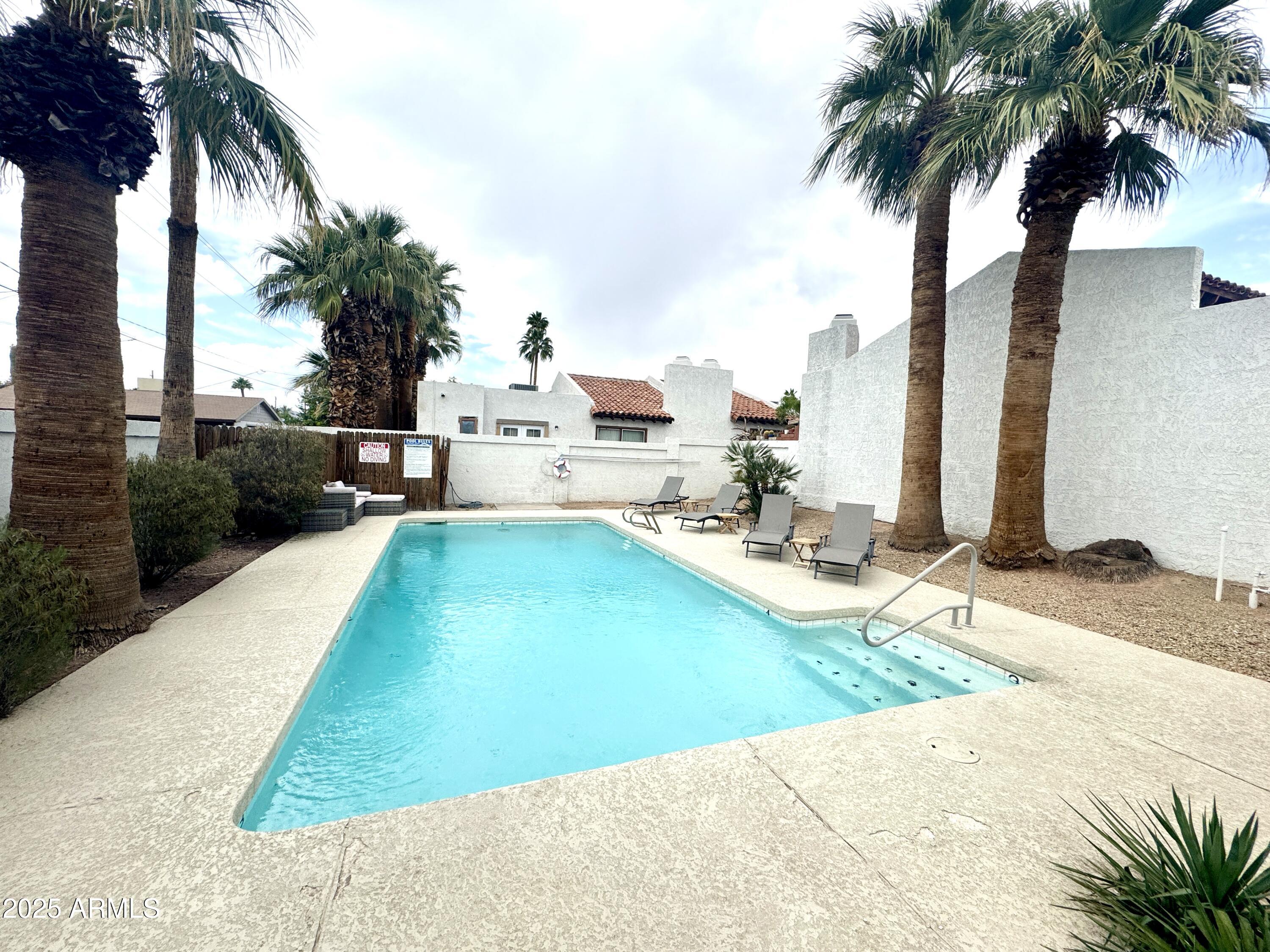 5114 E EDGEMONT Avenue