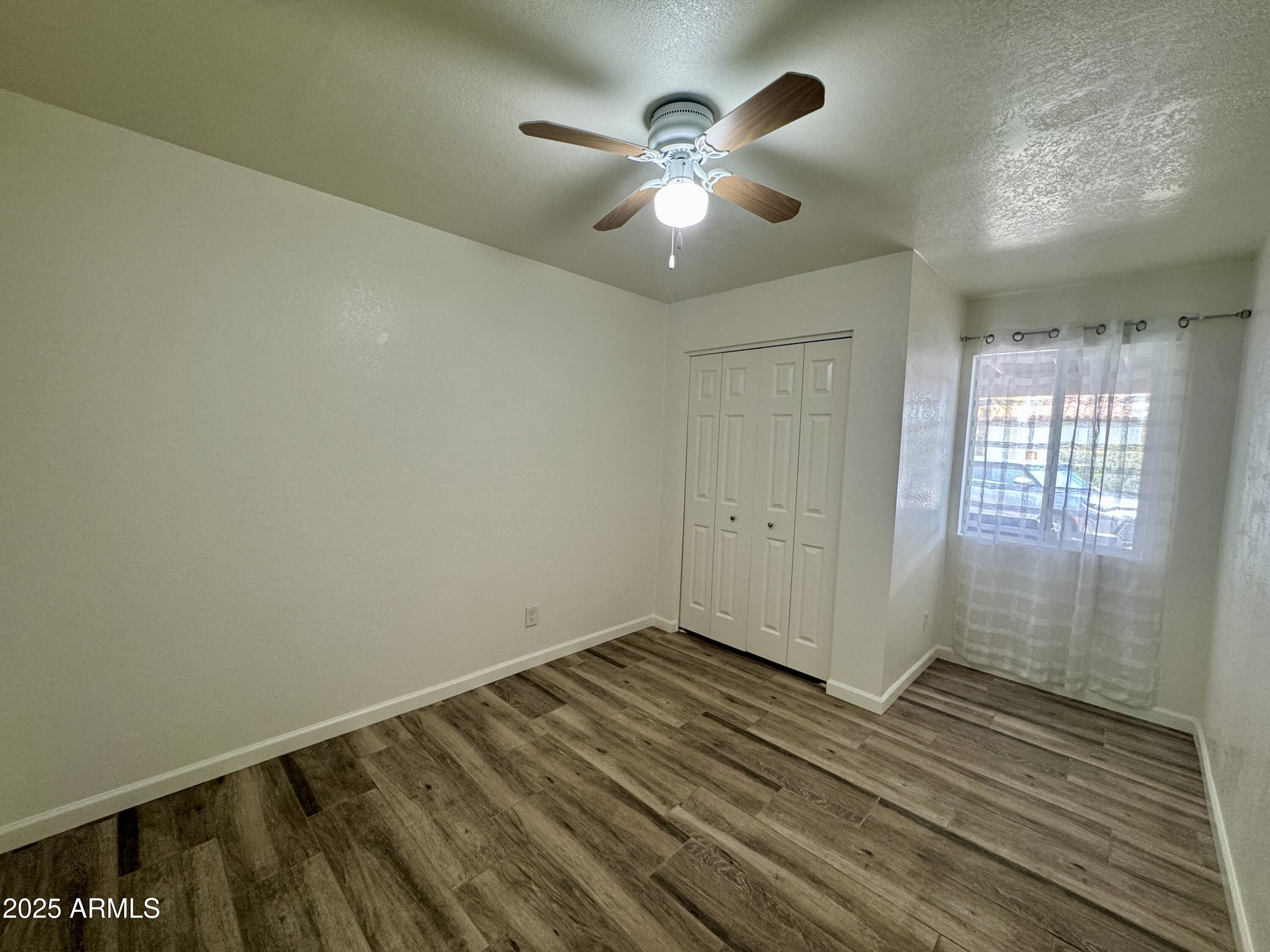 5114 E EDGEMONT Avenue