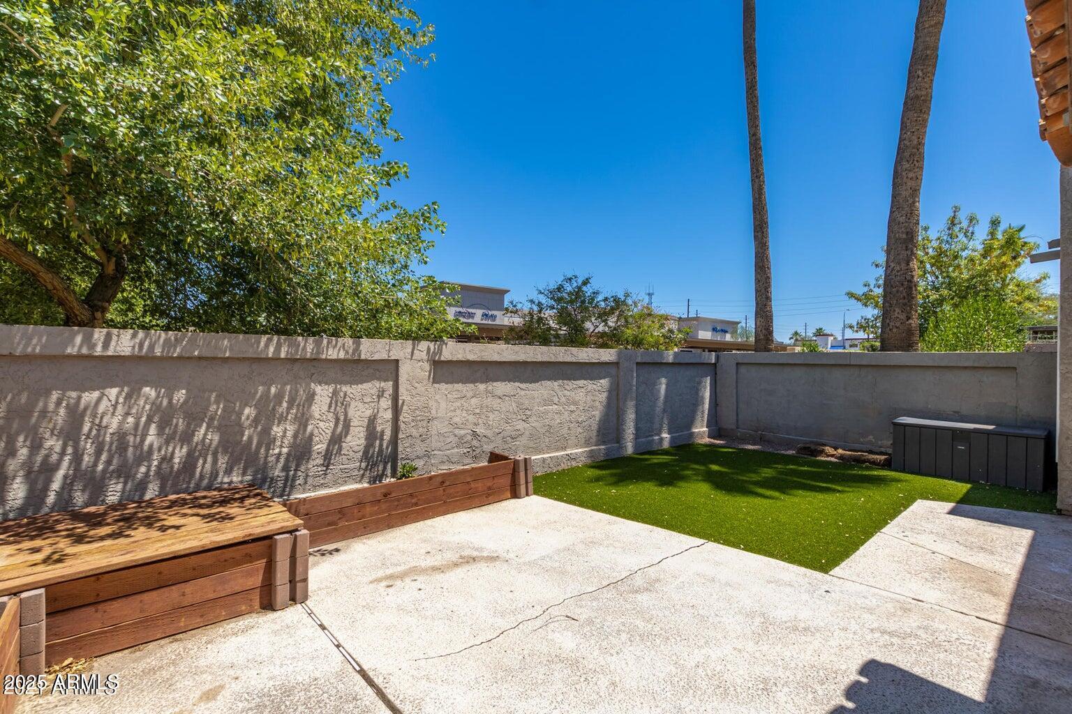 5114 E EDGEMONT Avenue