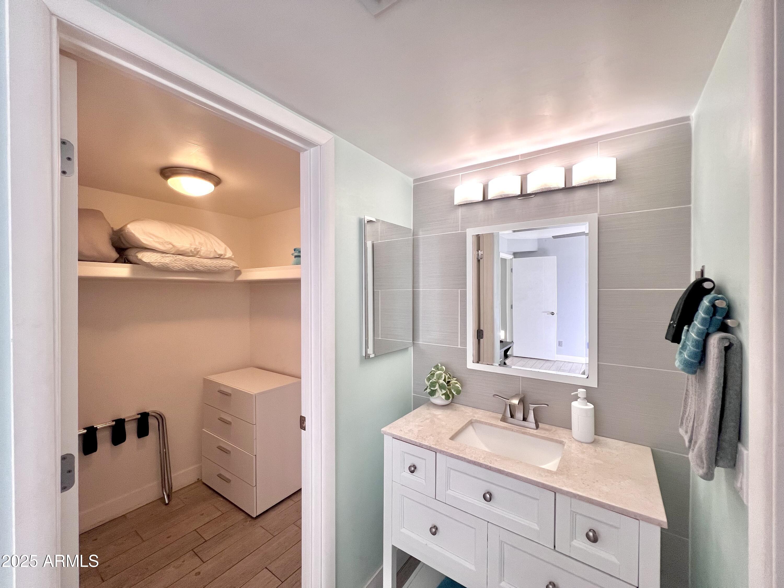 850 S RIVER Drive, 1085