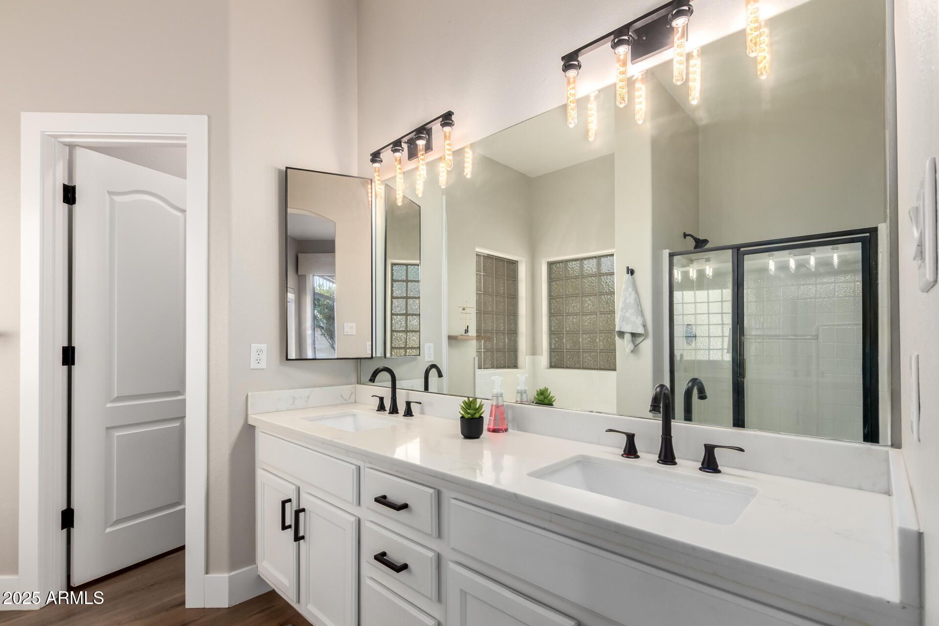 16032 E GLENVIEW Drive