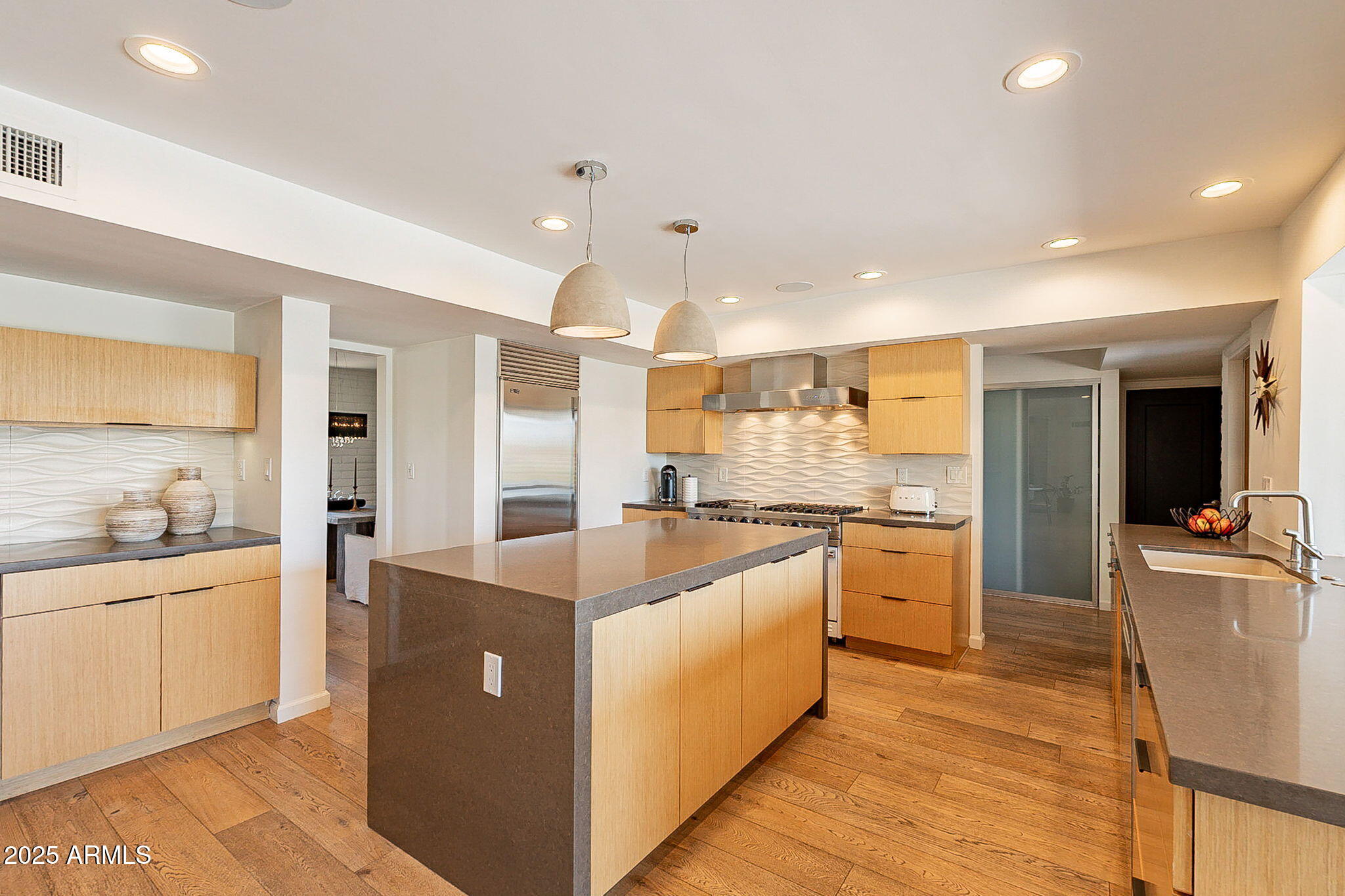 20 W Canterbury Lane