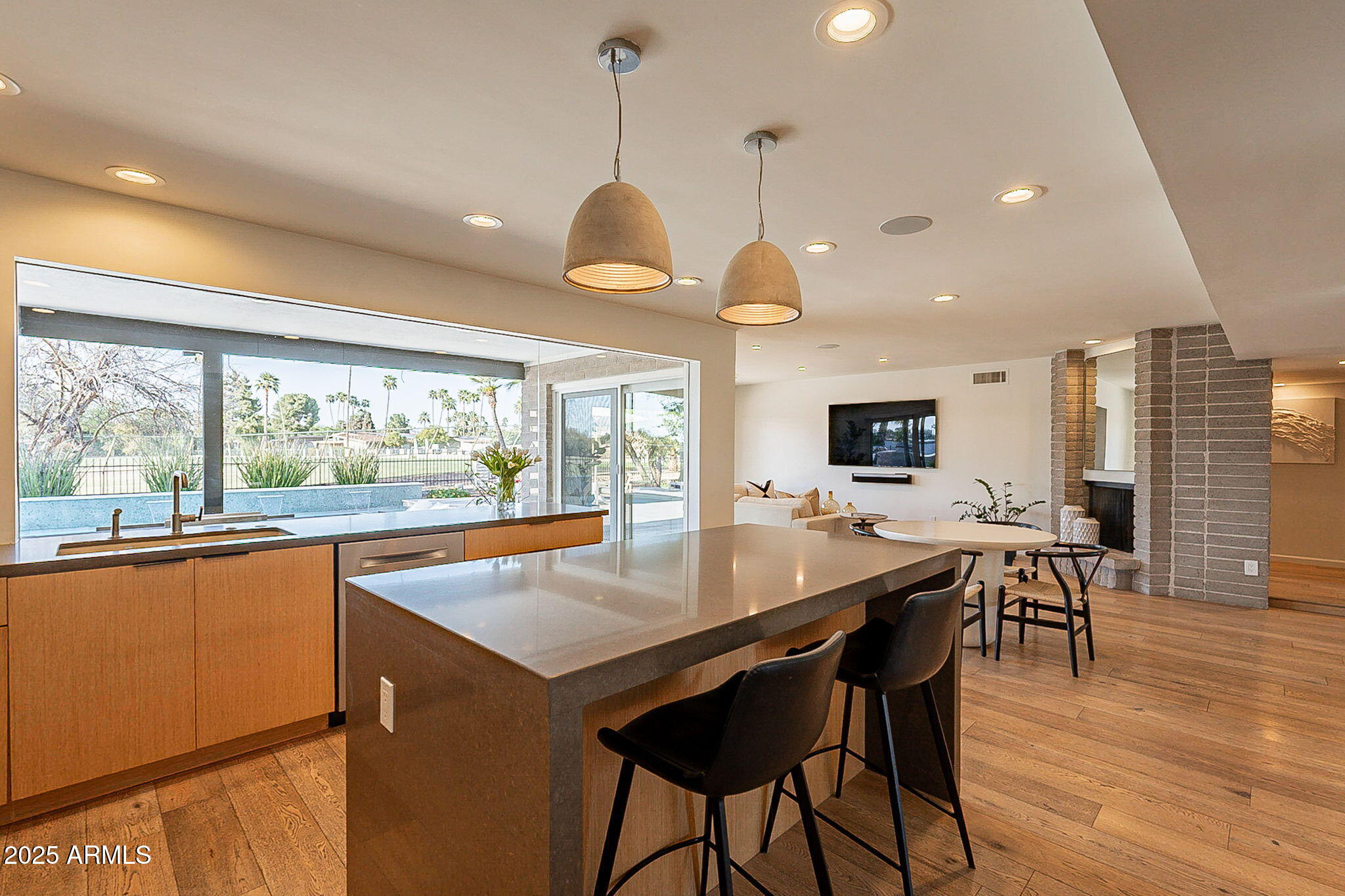 20 W Canterbury Lane