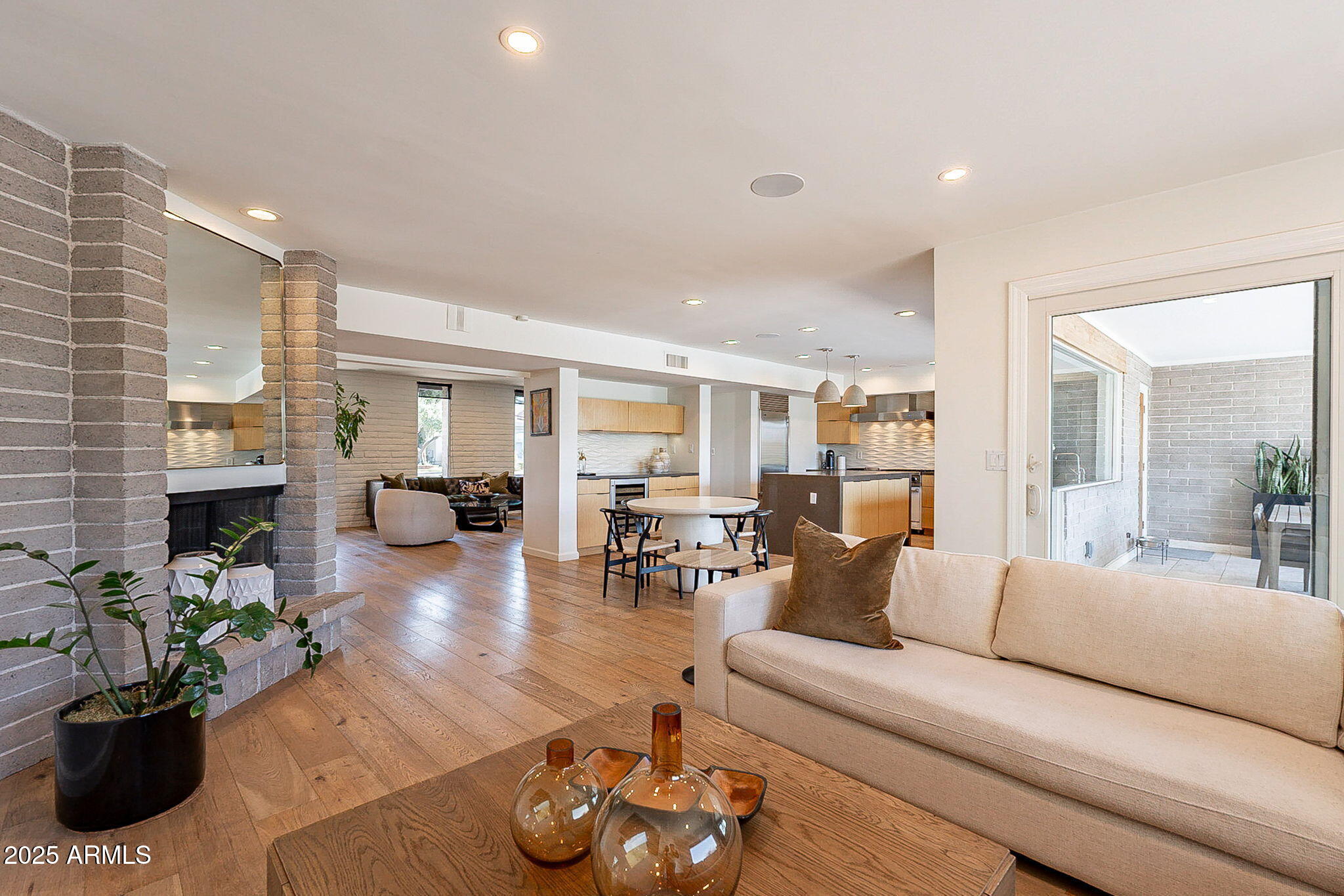 20 W Canterbury Lane