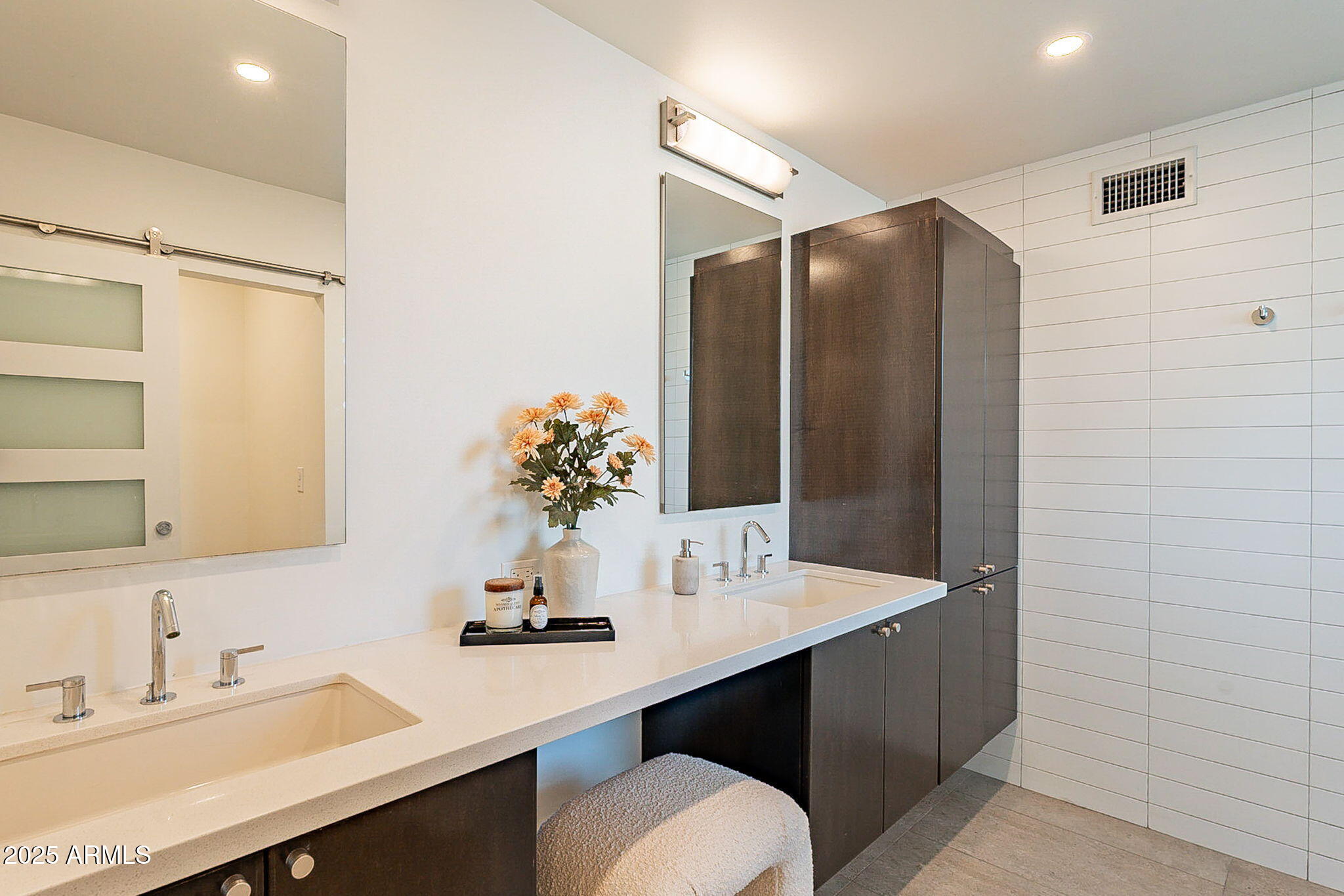 20 W Canterbury Lane