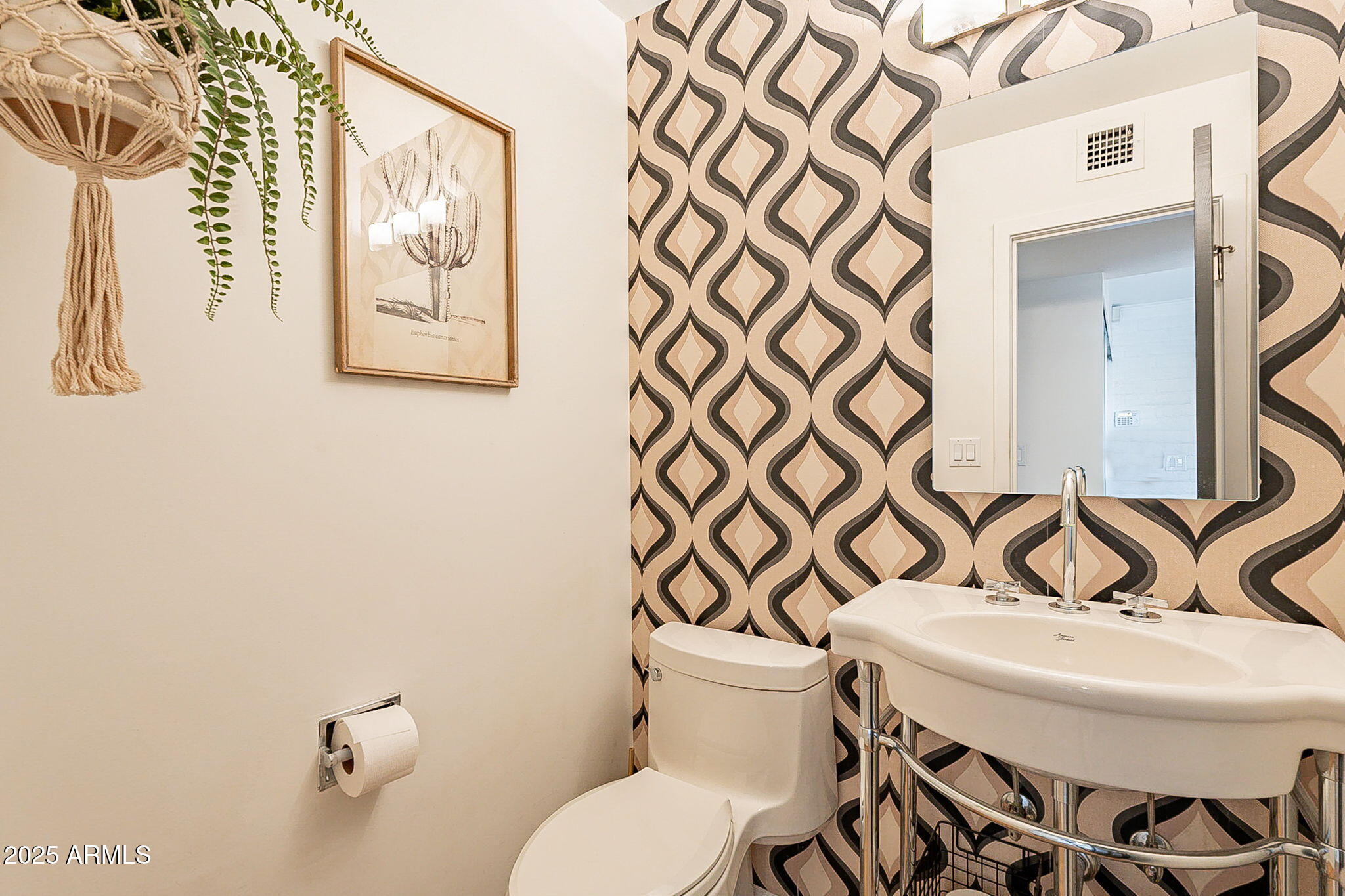 20 W Canterbury Lane