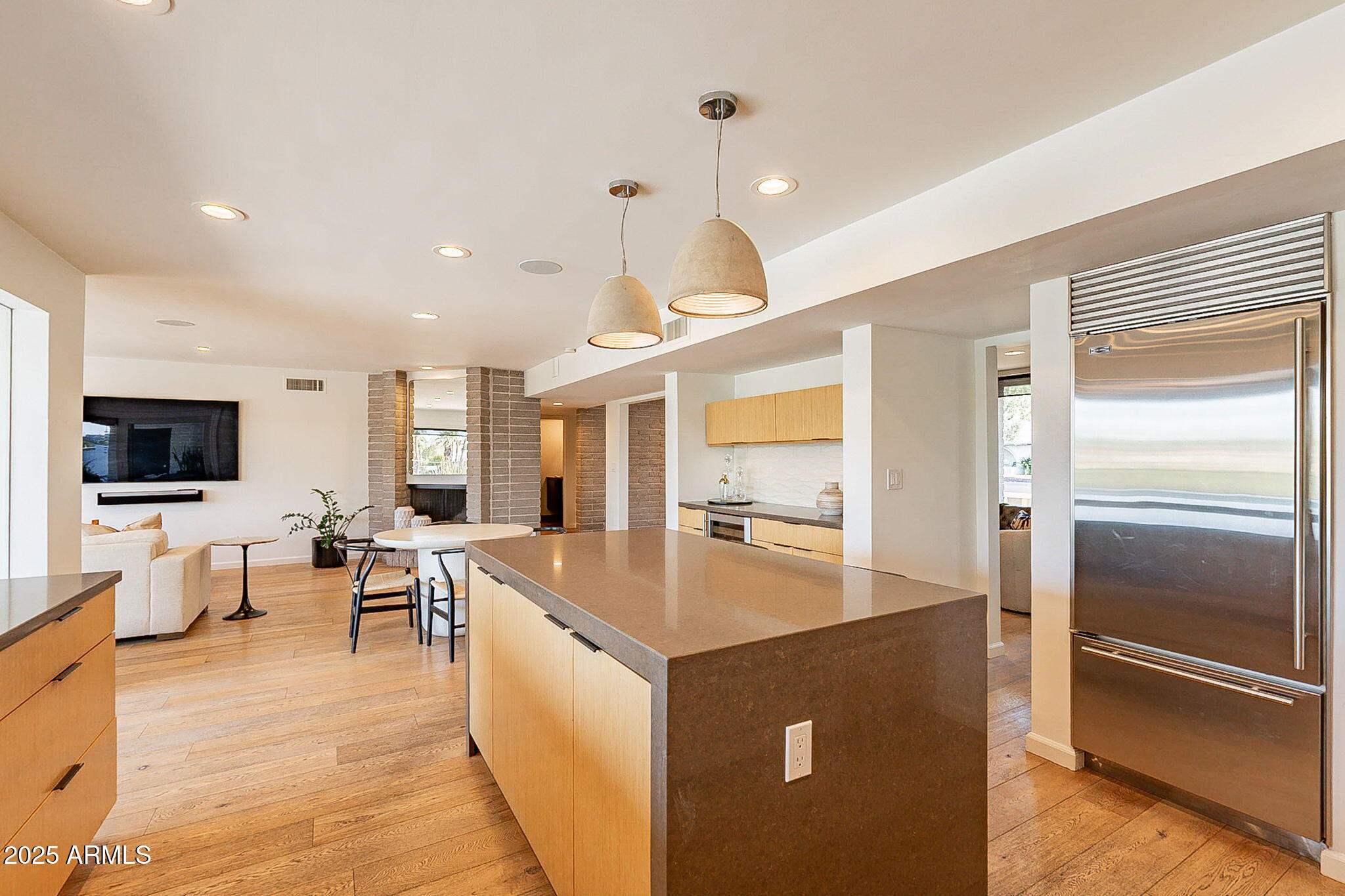 20 W Canterbury Lane