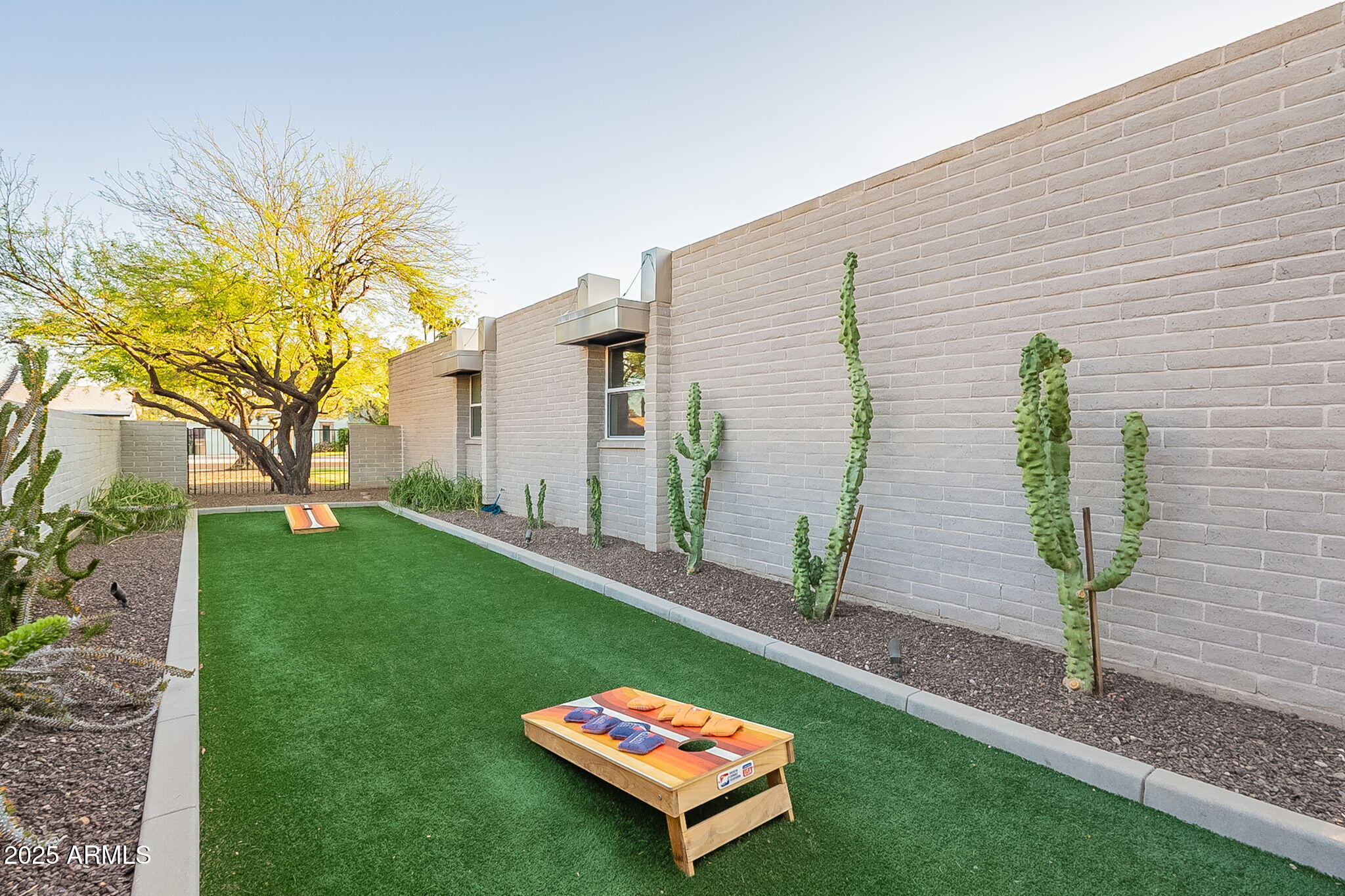 20 W Canterbury Lane