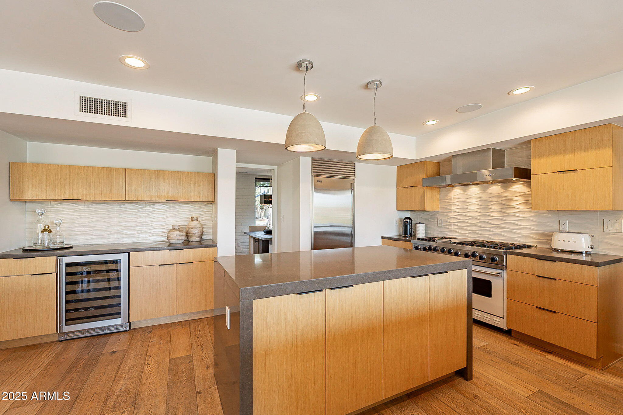 20 W Canterbury Lane