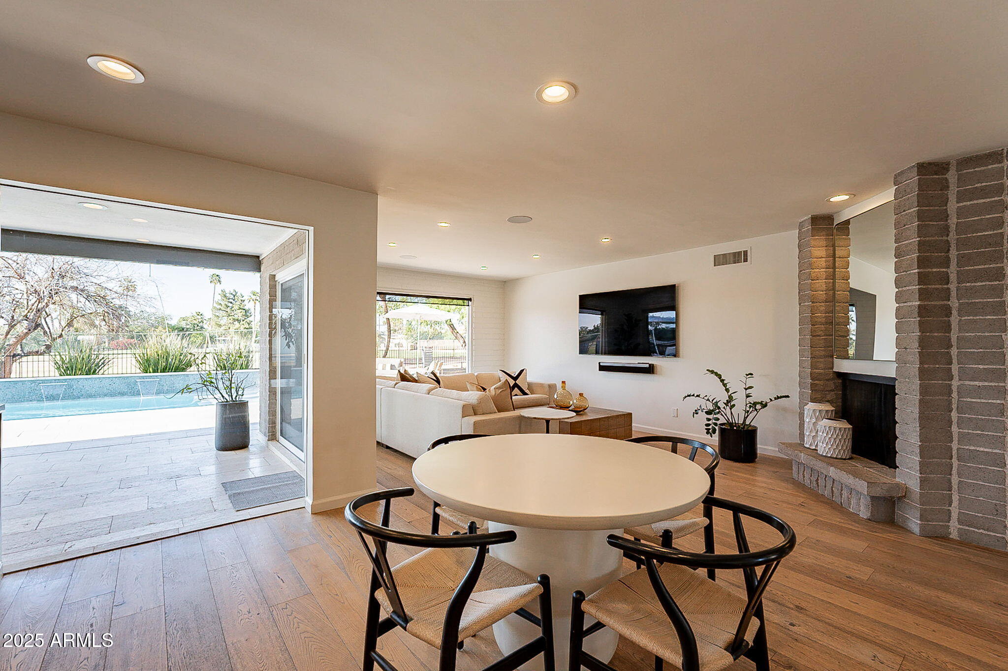 20 W Canterbury Lane