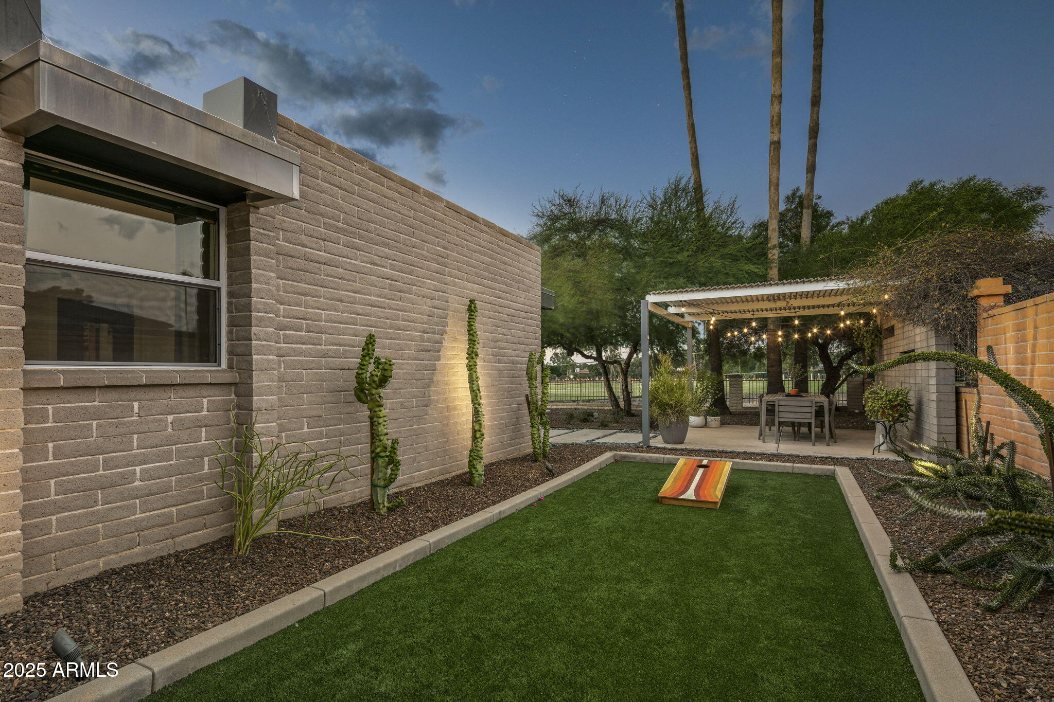 20 W Canterbury Lane