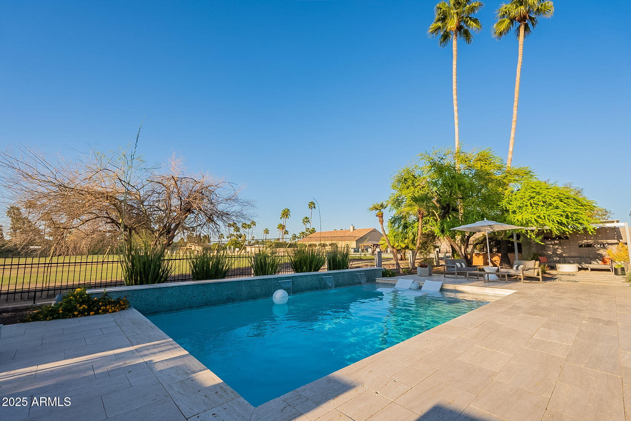 20 W Canterbury Lane