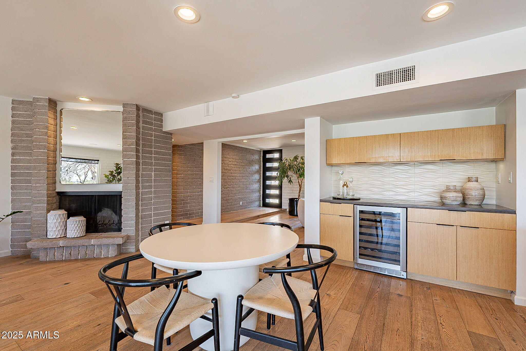 20 W Canterbury Lane