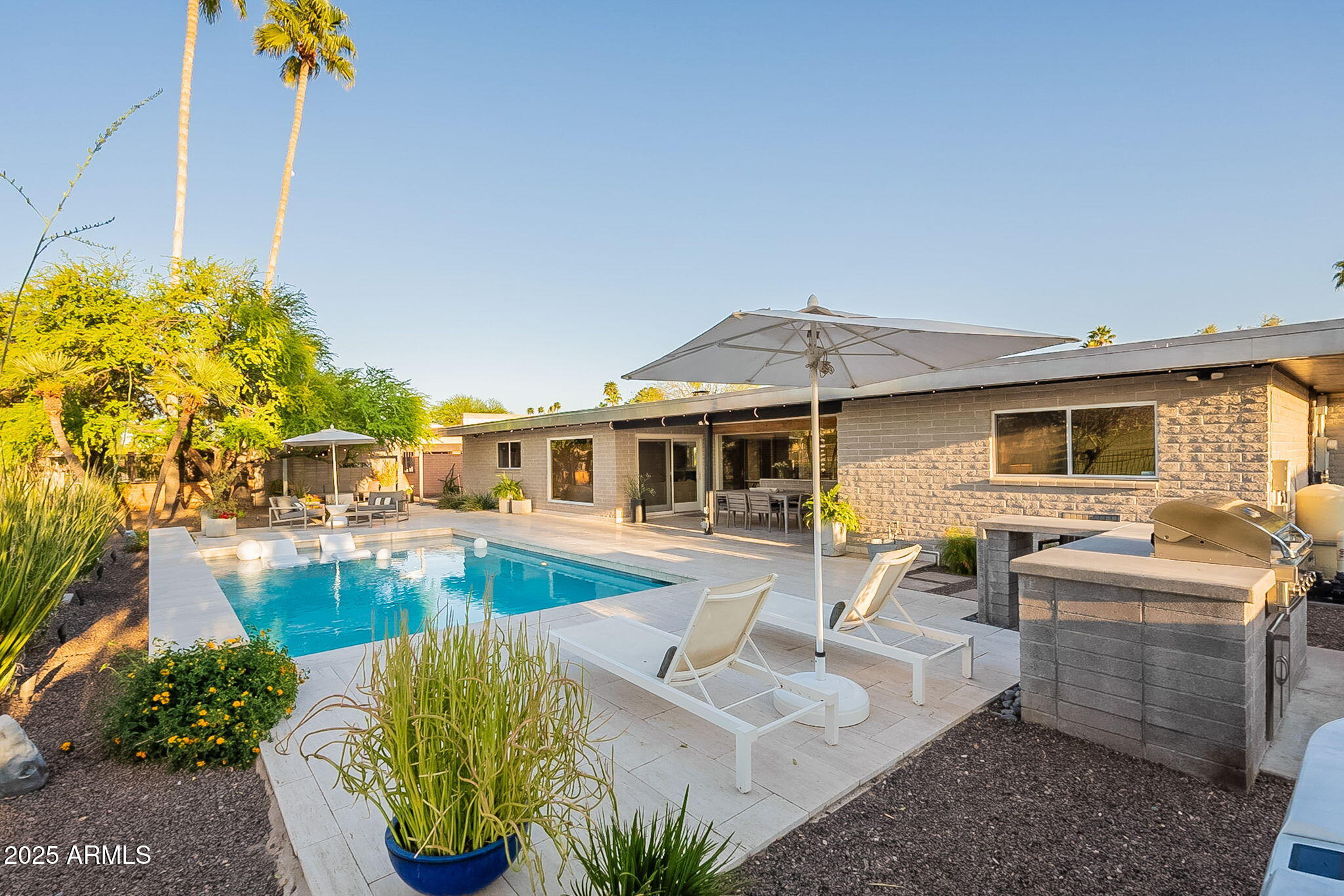 20 W Canterbury Lane