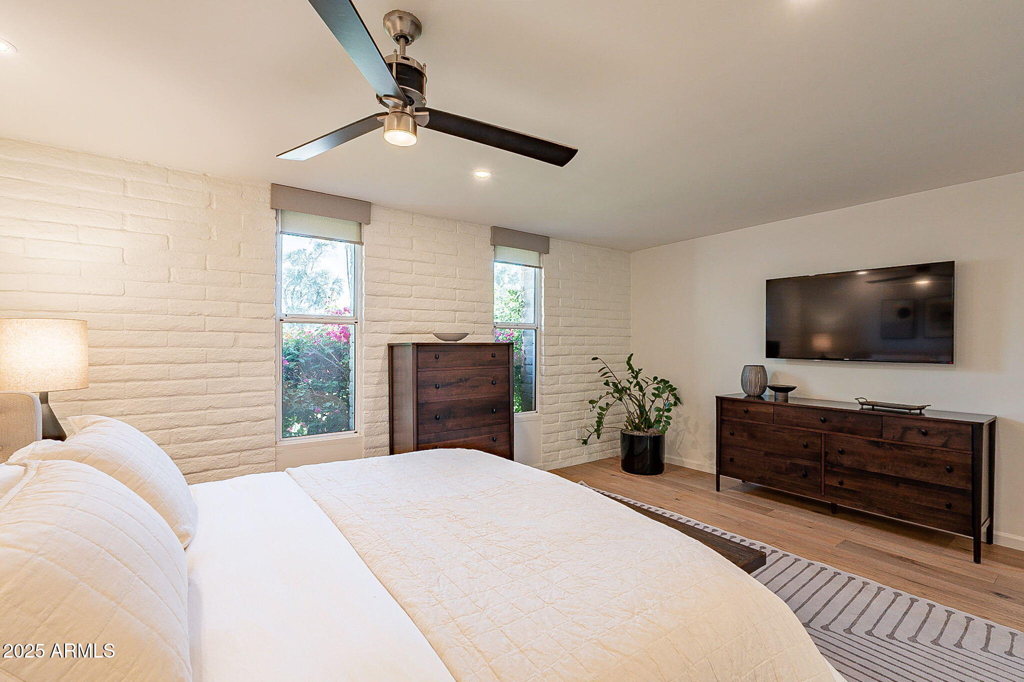 20 W Canterbury Lane